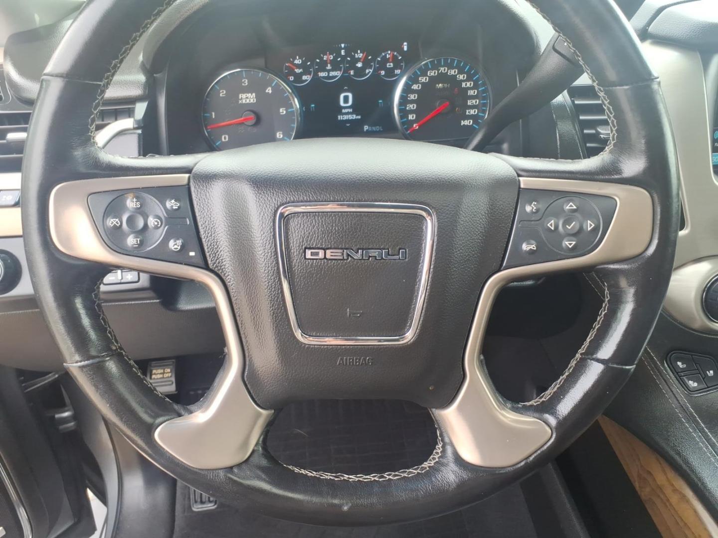 2019 Quicksilver Metallic Gan GMC Yukon Denali (1GKS2CKJ6KR) with an 6.2L EcoTec3 6.2L V8 420hp 460ft. lbs. Direct Injection engine, 10-Speed Shiftable Automatic transmission, located at 5505 N. Summit St., Toledo, OH, 43611, (419) 729-2688, 41.654953, -83.530014 - Photo#5