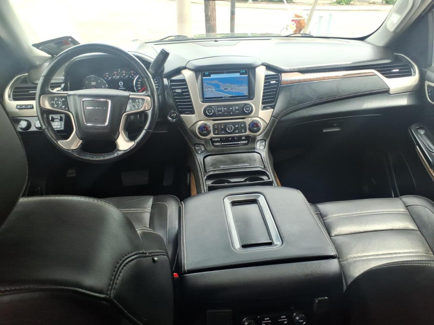 2019 Quicksilver Metallic Gan GMC Yukon Denali (1GKS2CKJ6KR) with an 6.2L EcoTec3 6.2L V8 420hp 460ft. lbs. Direct Injection engine, 10-Speed Shiftable Automatic transmission, located at 5505 N. Summit St., Toledo, OH, 43611, (419) 729-2688, 41.654953, -83.530014 - Photo#20
