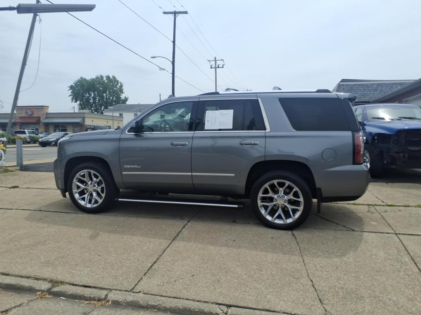 2019 Quicksilver Metallic Gan GMC Yukon Denali (1GKS2CKJ6KR) with an 6.2L EcoTec3 6.2L V8 420hp 460ft. lbs. Direct Injection engine, 10-Speed Shiftable Automatic transmission, located at 5505 N. Summit St., Toledo, OH, 43611, (419) 729-2688, 41.654953, -83.530014 - Photo#21
