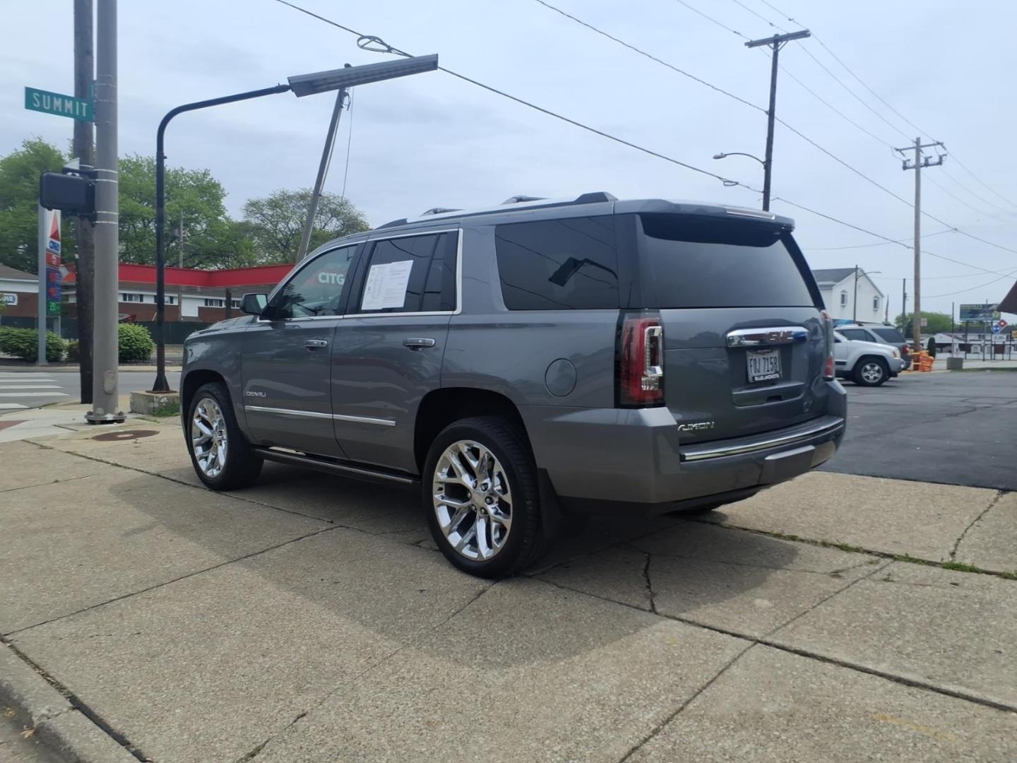 2019 Quicksilver Metallic Gan GMC Yukon Denali (1GKS2CKJ6KR) with an 6.2L EcoTec3 6.2L V8 420hp 460ft. lbs. Direct Injection engine, 10-Speed Shiftable Automatic transmission, located at 5505 N. Summit St., Toledo, OH, 43611, (419) 729-2688, 41.654953, -83.530014 - Photo#22