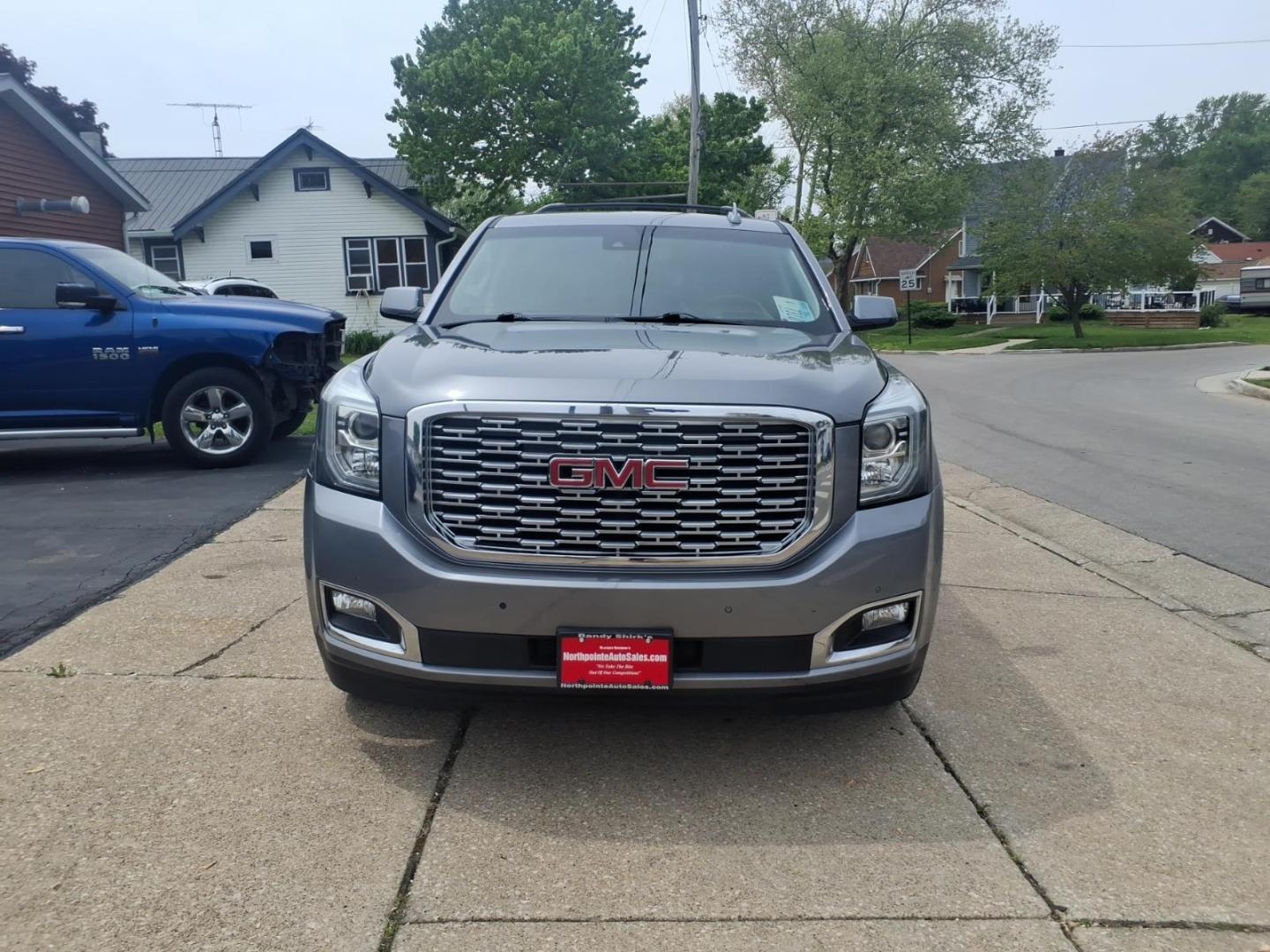 2019 Quicksilver Metallic Gan GMC Yukon Denali (1GKS2CKJ6KR) with an 6.2L EcoTec3 6.2L V8 420hp 460ft. lbs. Direct Injection engine, 10-Speed Shiftable Automatic transmission, located at 5505 N. Summit St., Toledo, OH, 43611, (419) 729-2688, 41.654953, -83.530014 - Photo#26
