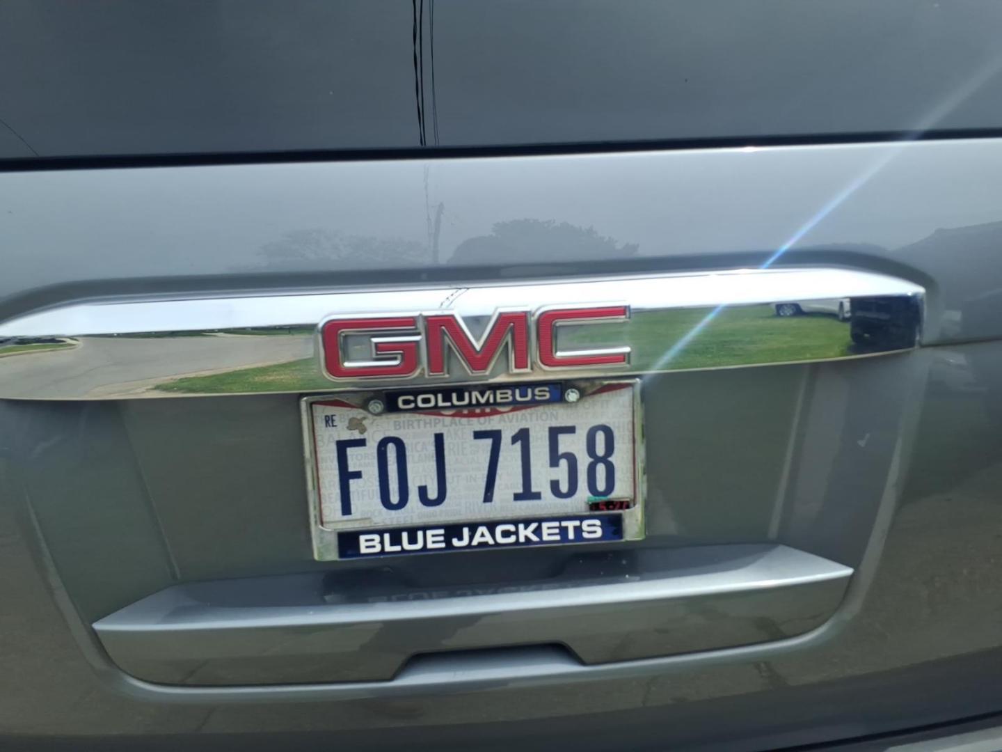 2019 Quicksilver Metallic Gan GMC Yukon Denali (1GKS2CKJ6KR) with an 6.2L EcoTec3 6.2L V8 420hp 460ft. lbs. Direct Injection engine, 10-Speed Shiftable Automatic transmission, located at 5505 N. Summit St., Toledo, OH, 43611, (419) 729-2688, 41.654953, -83.530014 - Photo#31