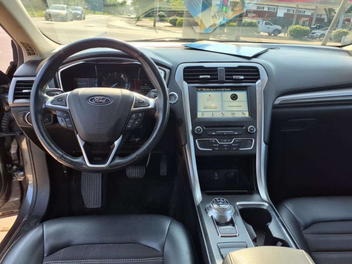 2017 Magnetic Ford Fusion SE (3FA6P0HD3HR) with an 1.5L EcoBoost 1.5L Turbo I4 181hp 185ft. lbs. Direct Injection engine, 6-Speed Shiftable Automatic transmission, located at 5505 N. Summit St., Toledo, OH, 43611, (419) 729-2688, 41.654953, -83.530014 - Photo#4