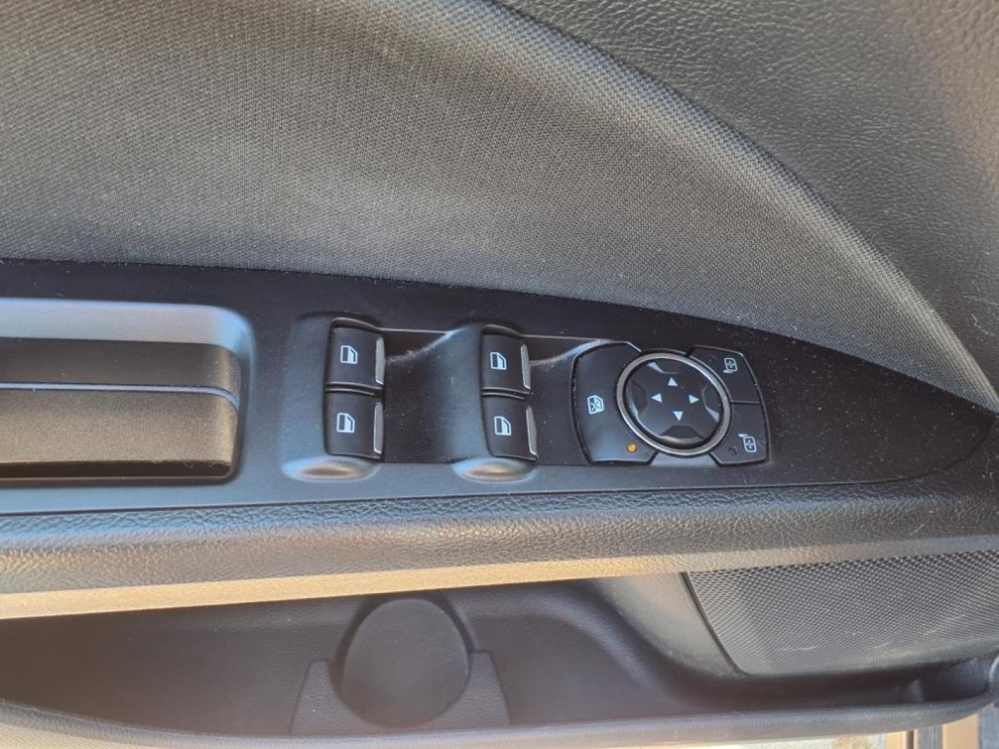 2017 Magnetic Ford Fusion SE (3FA6P0HD3HR) with an 1.5L EcoBoost 1.5L Turbo I4 181hp 185ft. lbs. Direct Injection engine, 6-Speed Shiftable Automatic transmission, located at 5505 N. Summit St., Toledo, OH, 43611, (419) 729-2688, 41.654953, -83.530014 - Photo#6