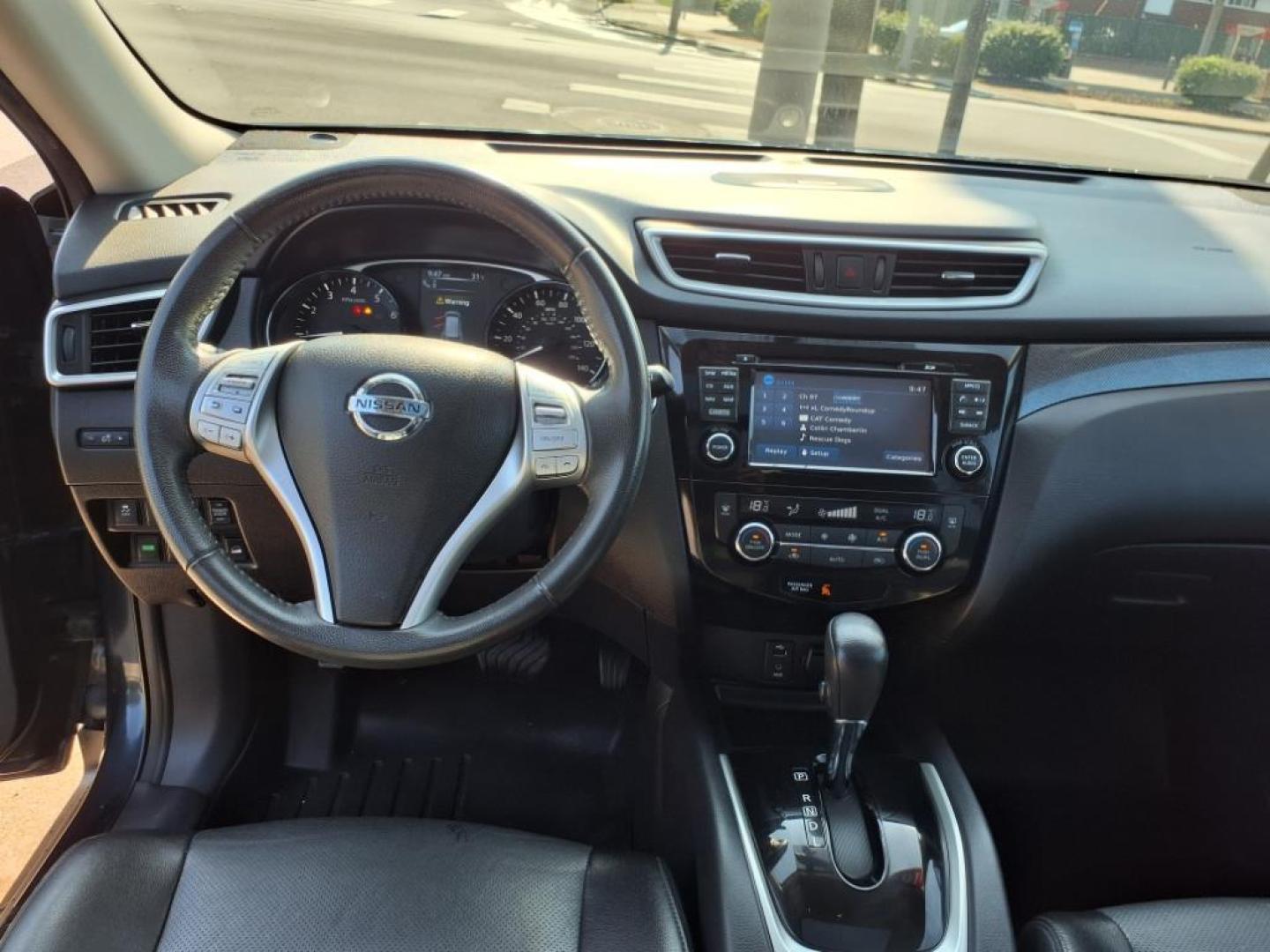 2016 Arctic Blue Metallic Nissan Rouge AWD SL (5N1AT2MV0GC) with an 2.5L 2.5L I4 170hp 175ft. lbs. Sequential Multiport Fuel Injection engine, CVT transmission, located at 5505 N. Summit St., Toledo, OH, 43611, (419) 729-2688, 41.654953, -83.530014 - Photo#5