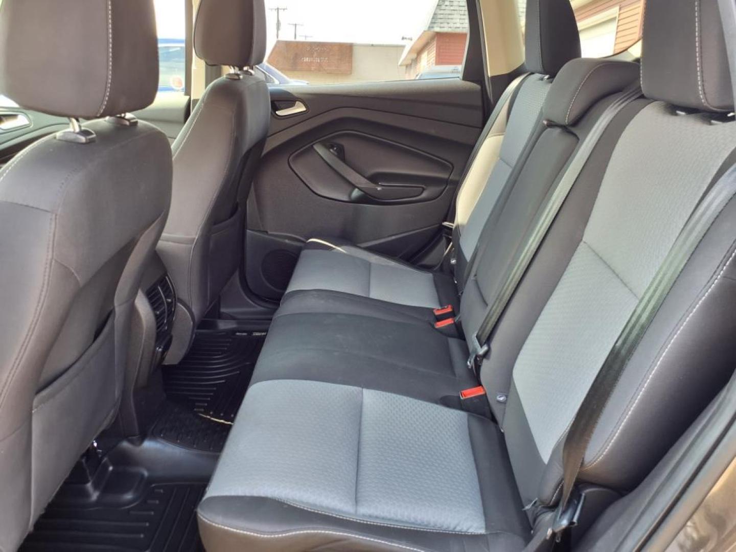 2017 Magnetic Ford Escape SE (1FMCU0GD2HU) with an 1.5L EcoBoost 1.5L Turbo I4 179hp 177ft. lbs. Direct Injection engine, 6-Speed Shiftable Automatic transmission, located at 5505 N. Summit St., Toledo, OH, 43611, (419) 729-2688, 41.654953, -83.530014 - Photo#2
