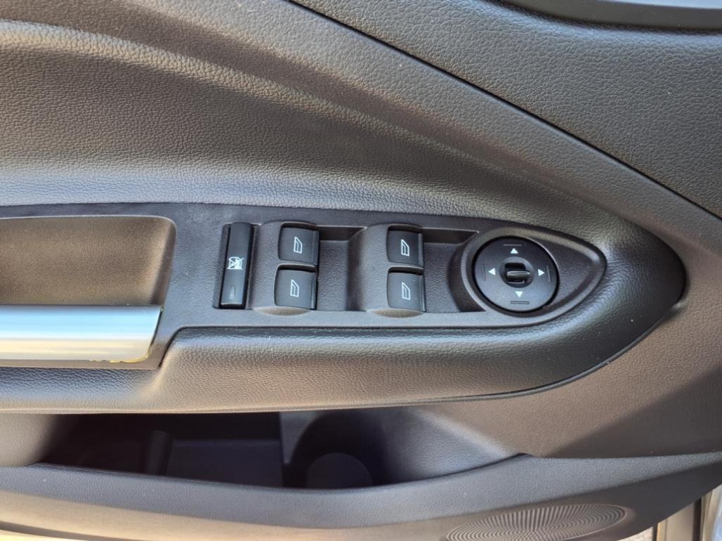 2017 Magnetic Ford Escape SE (1FMCU0GD2HU) with an 1.5L EcoBoost 1.5L Turbo I4 179hp 177ft. lbs. Direct Injection engine, 6-Speed Shiftable Automatic transmission, located at 5505 N. Summit St., Toledo, OH, 43611, (419) 729-2688, 41.654953, -83.530014 - Photo#5