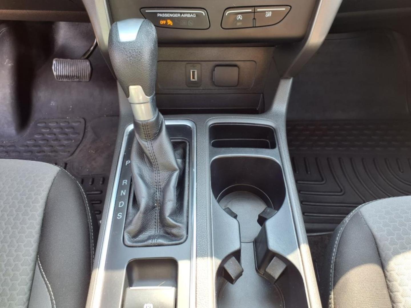 2017 Magnetic Ford Escape SE (1FMCU0GD2HU) with an 1.5L EcoBoost 1.5L Turbo I4 179hp 177ft. lbs. Direct Injection engine, 6-Speed Shiftable Automatic transmission, located at 5505 N. Summit St., Toledo, OH, 43611, (419) 729-2688, 41.654953, -83.530014 - Photo#8