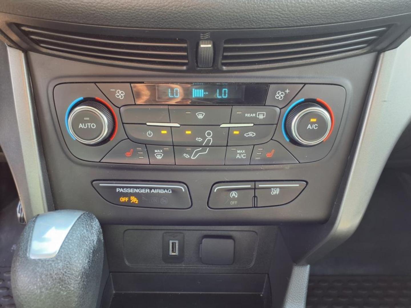 2017 Magnetic Ford Escape SE (1FMCU0GD2HU) with an 1.5L EcoBoost 1.5L Turbo I4 179hp 177ft. lbs. Direct Injection engine, 6-Speed Shiftable Automatic transmission, located at 5505 N. Summit St., Toledo, OH, 43611, (419) 729-2688, 41.654953, -83.530014 - Photo#9