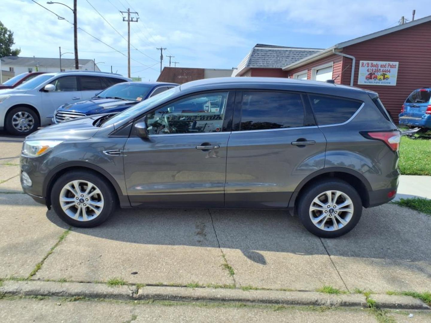 2017 Magnetic Ford Escape SE (1FMCU0GD2HU) with an 1.5L EcoBoost 1.5L Turbo I4 179hp 177ft. lbs. Direct Injection engine, 6-Speed Shiftable Automatic transmission, located at 5505 N. Summit St., Toledo, OH, 43611, (419) 729-2688, 41.654953, -83.530014 - Photo#19