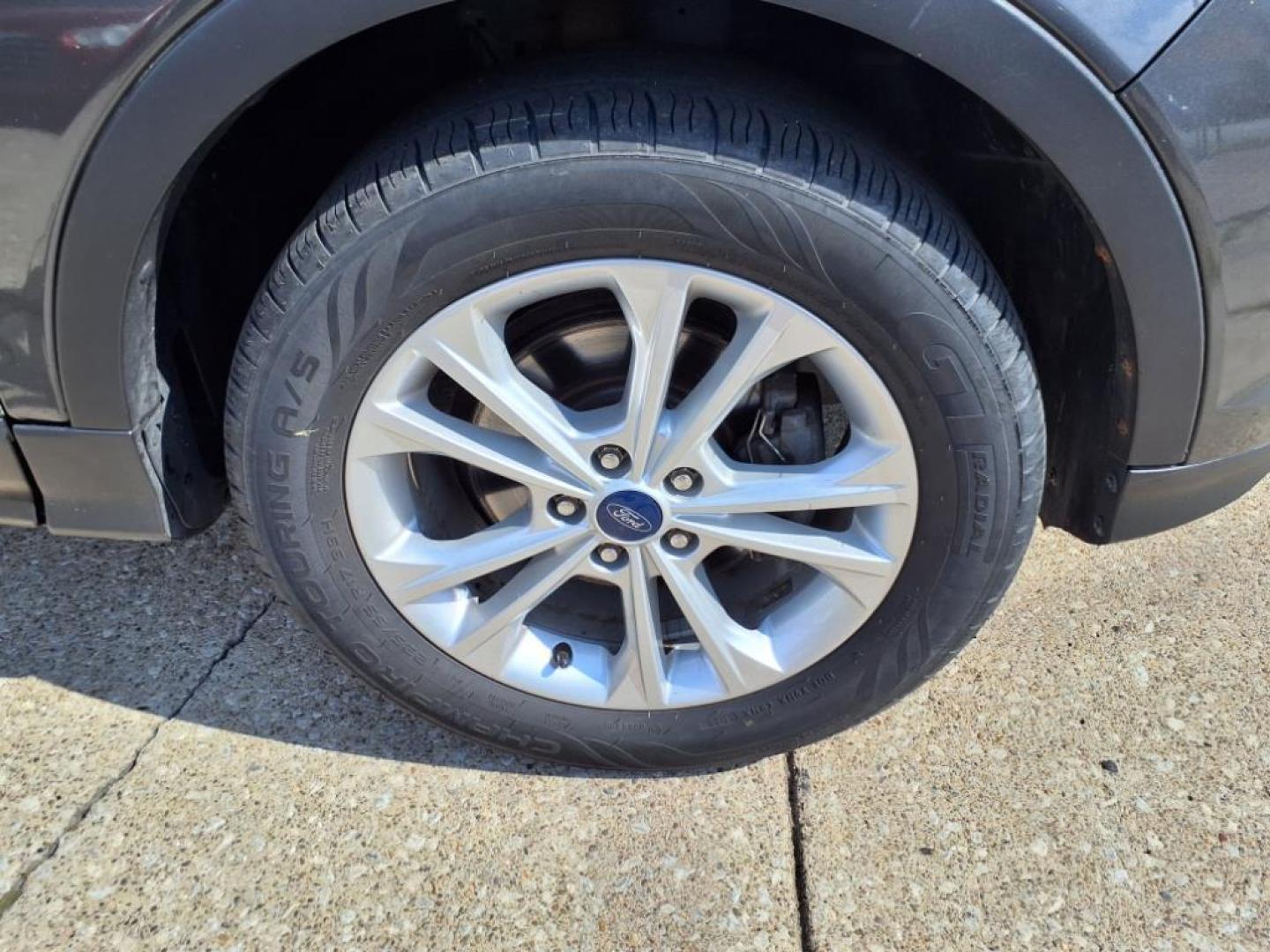 2017 Magnetic Ford Escape SE (1FMCU0GD2HU) with an 1.5L EcoBoost 1.5L Turbo I4 179hp 177ft. lbs. Direct Injection engine, 6-Speed Shiftable Automatic transmission, located at 5505 N. Summit St., Toledo, OH, 43611, (419) 729-2688, 41.654953, -83.530014 - Photo#24