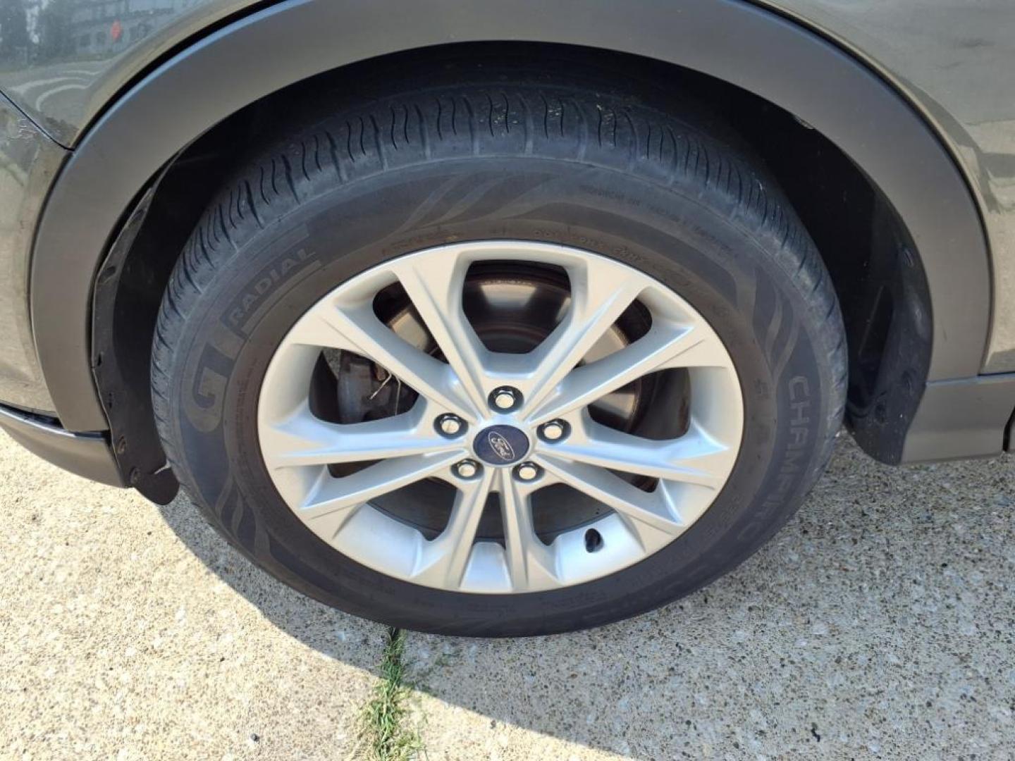 2017 Magnetic Ford Escape SE (1FMCU0GD2HU) with an 1.5L EcoBoost 1.5L Turbo I4 179hp 177ft. lbs. Direct Injection engine, 6-Speed Shiftable Automatic transmission, located at 5505 N. Summit St., Toledo, OH, 43611, (419) 729-2688, 41.654953, -83.530014 - Photo#25