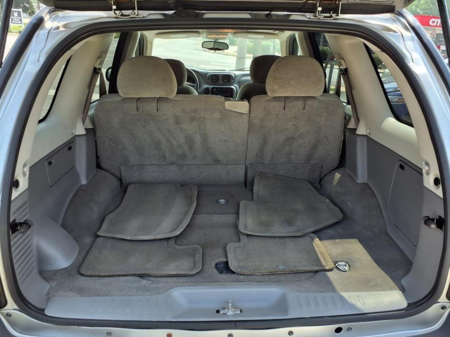 2006 Silverstone Metallic Chevrolet TrailBlazer LS (1GNDT13S462) with an 4.2L 4L NA I6 double overhead cam (DOHC) 24V Fuel Injected engine, 4-Speed Automatic transmission, located at 5505 N. Summit St., Toledo, OH, 43611, (419) 729-2688, 41.654953, -83.530014 - Photo#16