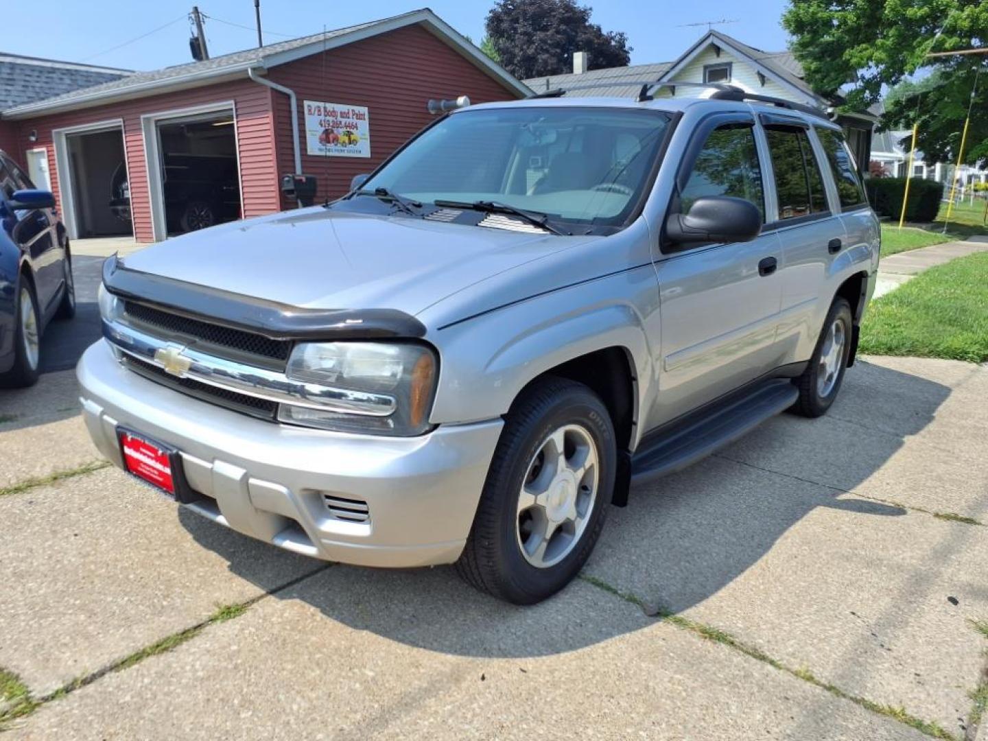 2006 Silverstone Metallic Chevrolet TrailBlazer LS (1GNDT13S462) with an 4.2L 4L NA I6 double overhead cam (DOHC) 24V Fuel Injected engine, 4-Speed Automatic transmission, located at 5505 N. Summit St., Toledo, OH, 43611, (419) 729-2688, 41.654953, -83.530014 - Photo#20