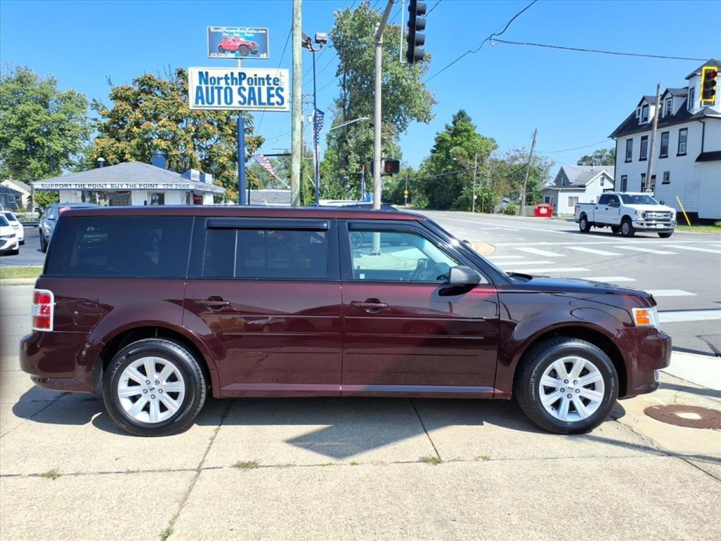 2011 Bordeaux Reserve Metallic Red Ford Flex SE (2FMGK5BC9BB) with an 3.5L 3.5L V6 262hp 248ft. lbs. Sequential Multiport Fuel Injection engine, 6-Speed Automatic transmission, located at 5505 N. Summit St., Toledo, OH, 43611, (419) 729-2688, 41.654953, -83.530014 - Photo#0