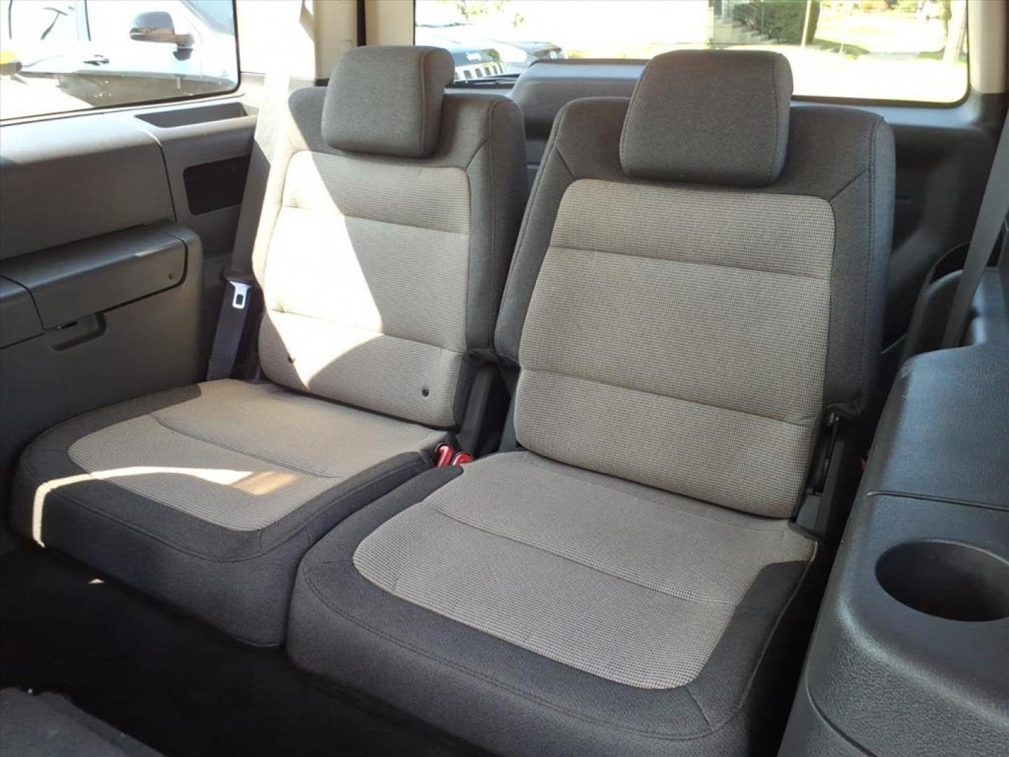 2011 Bordeaux Reserve Metallic Red Ford Flex SE (2FMGK5BC9BB) with an 3.5L 3.5L V6 262hp 248ft. lbs. Sequential Multiport Fuel Injection engine, 6-Speed Automatic transmission, located at 5505 N. Summit St., Toledo, OH, 43611, (419) 729-2688, 41.654953, -83.530014 - Photo#4