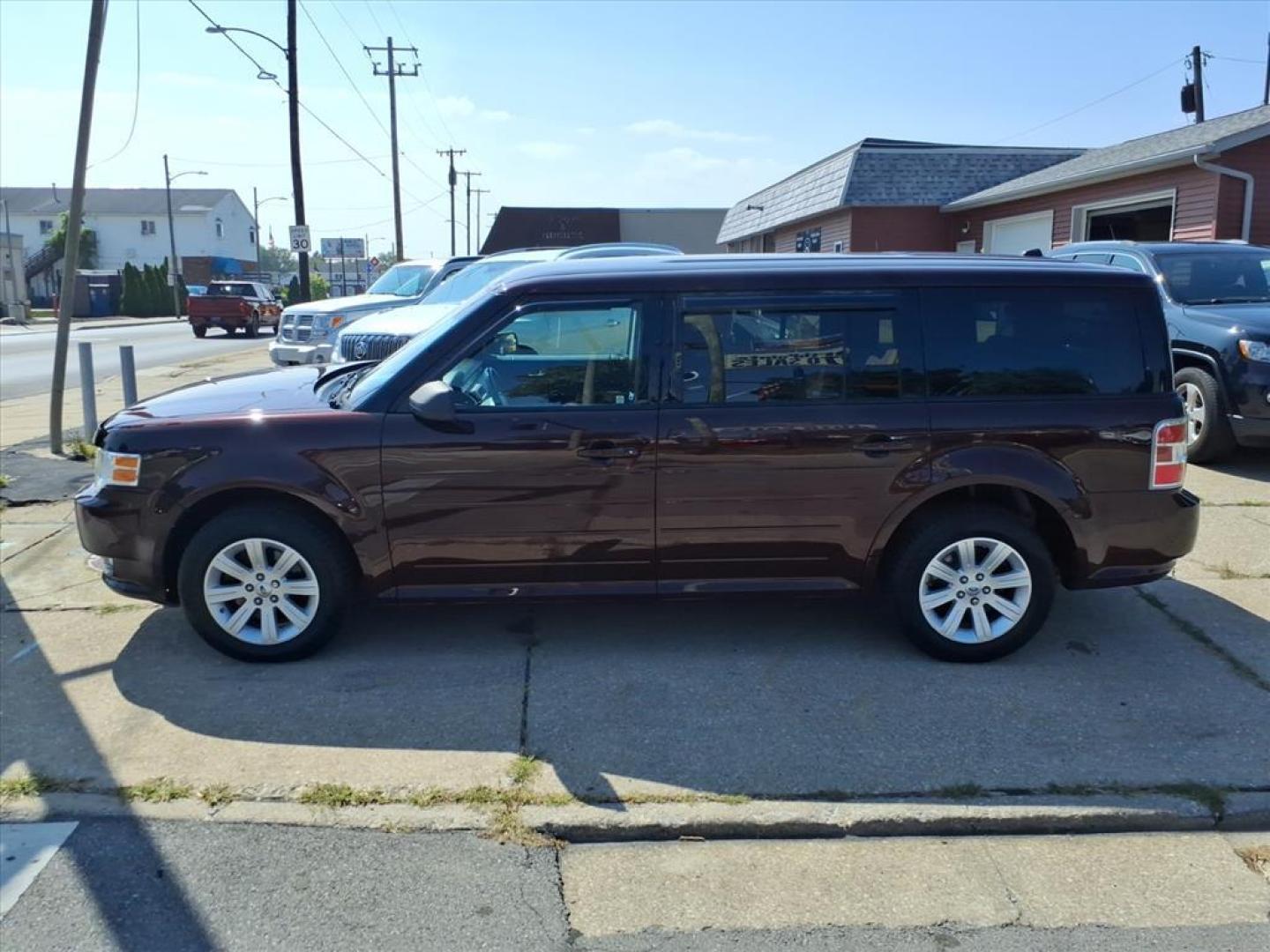 2011 Bordeaux Reserve Metallic Red Ford Flex SE (2FMGK5BC9BB) with an 3.5L 3.5L V6 262hp 248ft. lbs. Sequential Multiport Fuel Injection engine, 6-Speed Automatic transmission, located at 5505 N. Summit St., Toledo, OH, 43611, (419) 729-2688, 41.654953, -83.530014 - Photo#21