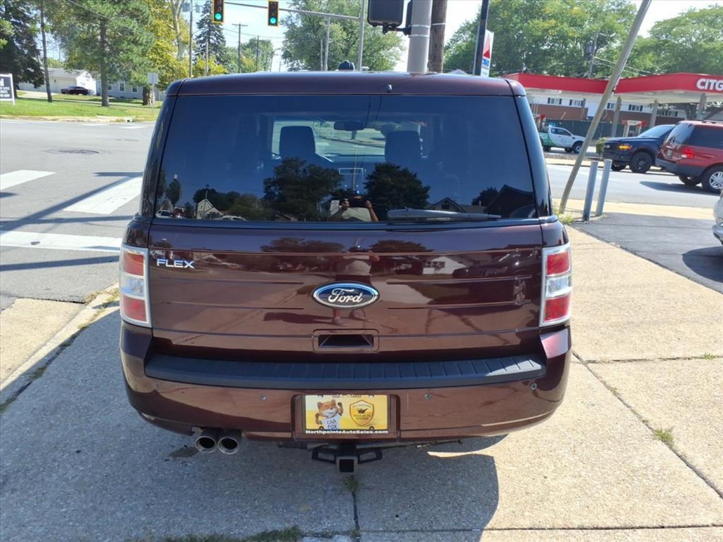 2011 Bordeaux Reserve Metallic Red Ford Flex SE (2FMGK5BC9BB) with an 3.5L 3.5L V6 262hp 248ft. lbs. Sequential Multiport Fuel Injection engine, 6-Speed Automatic transmission, located at 5505 N. Summit St., Toledo, OH, 43611, (419) 729-2688, 41.654953, -83.530014 - Photo#23