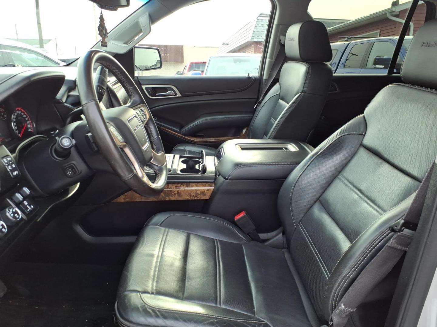 2015 Slate Gray Metallic G1c GMC Yukon Denali (1GKS2CKJ0FR) with an 6.2L EcoTec3 6.2L V8 420hp 460ft. lbs. Direct Injection engine, Automatic transmission, located at 5505 N. Summit St., Toledo, OH, 43611, (419) 729-2688, 41.654953, -83.530014 - Photo#2