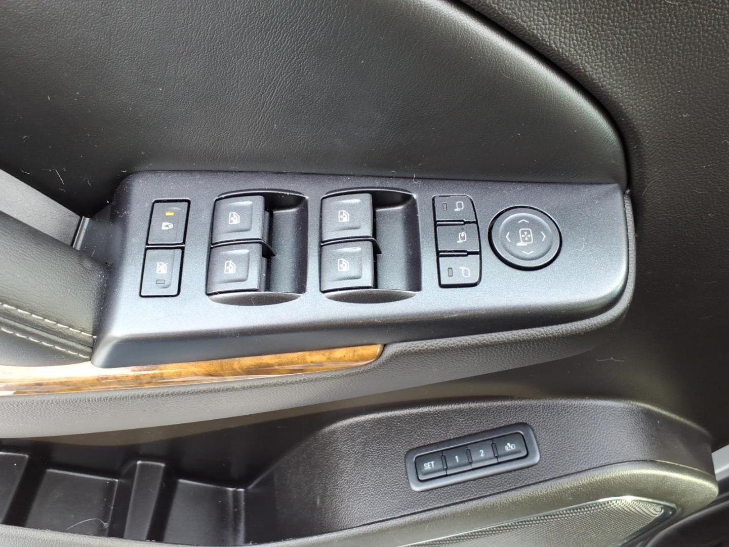 2015 Slate Gray Metallic G1c GMC Yukon Denali (1GKS2CKJ0FR) with an 6.2L EcoTec3 6.2L V8 420hp 460ft. lbs. Direct Injection engine, Automatic transmission, located at 5505 N. Summit St., Toledo, OH, 43611, (419) 729-2688, 41.654953, -83.530014 - Photo#8