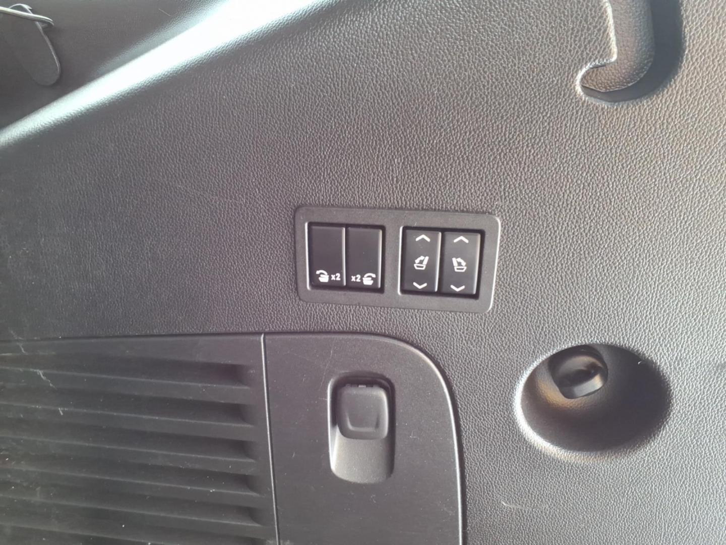 2015 Slate Gray Metallic G1c GMC Yukon Denali (1GKS2CKJ0FR) with an 6.2L EcoTec3 6.2L V8 420hp 460ft. lbs. Direct Injection engine, Automatic transmission, located at 5505 N. Summit St., Toledo, OH, 43611, (419) 729-2688, 41.654953, -83.530014 - Photo#21