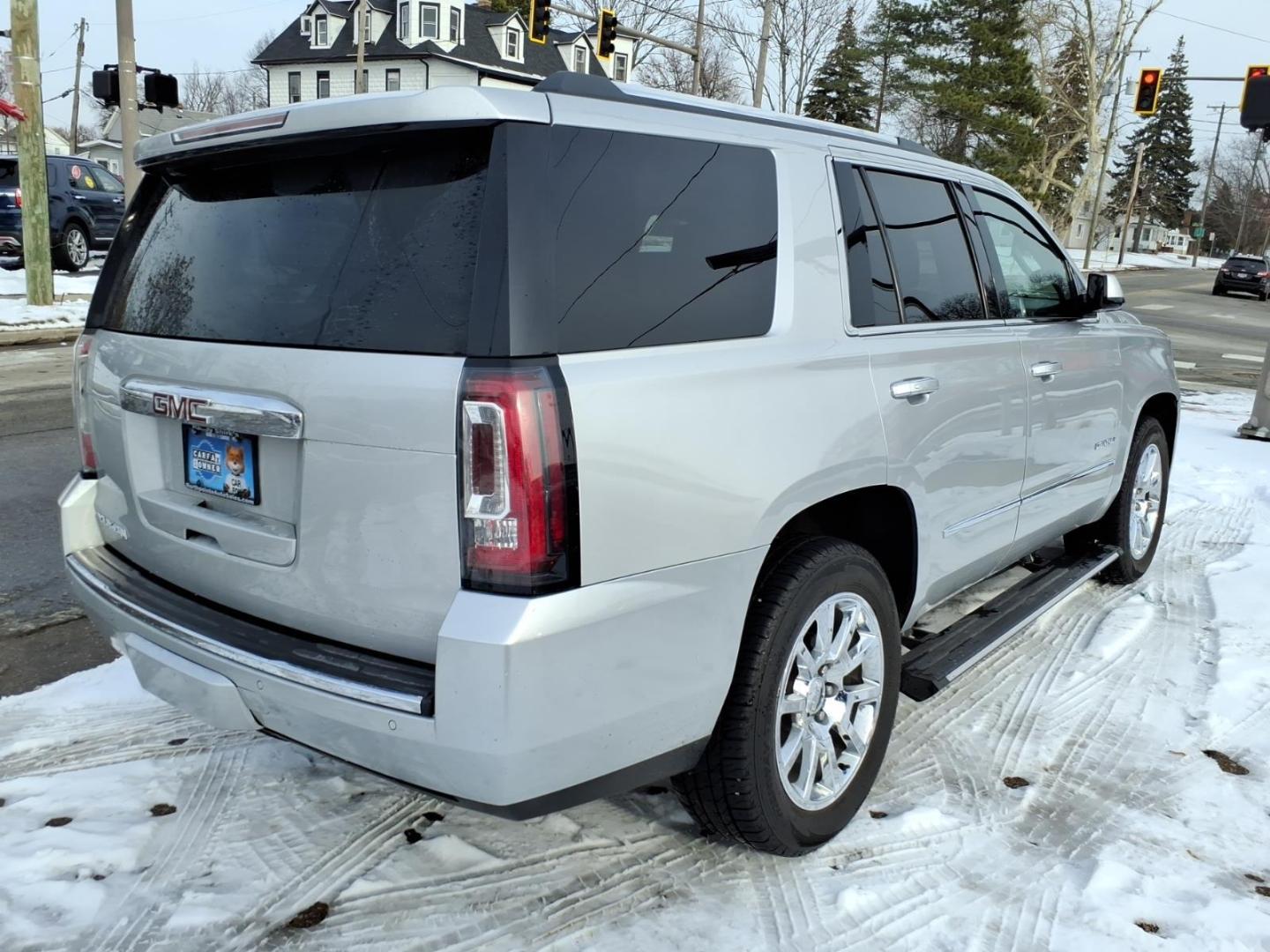 2015 Slate Gray Metallic G1c GMC Yukon Denali (1GKS2CKJ0FR) with an 6.2L EcoTec3 6.2L V8 420hp 460ft. lbs. Direct Injection engine, Automatic transmission, located at 5505 N. Summit St., Toledo, OH, 43611, (419) 729-2688, 41.654953, -83.530014 - Photo#25