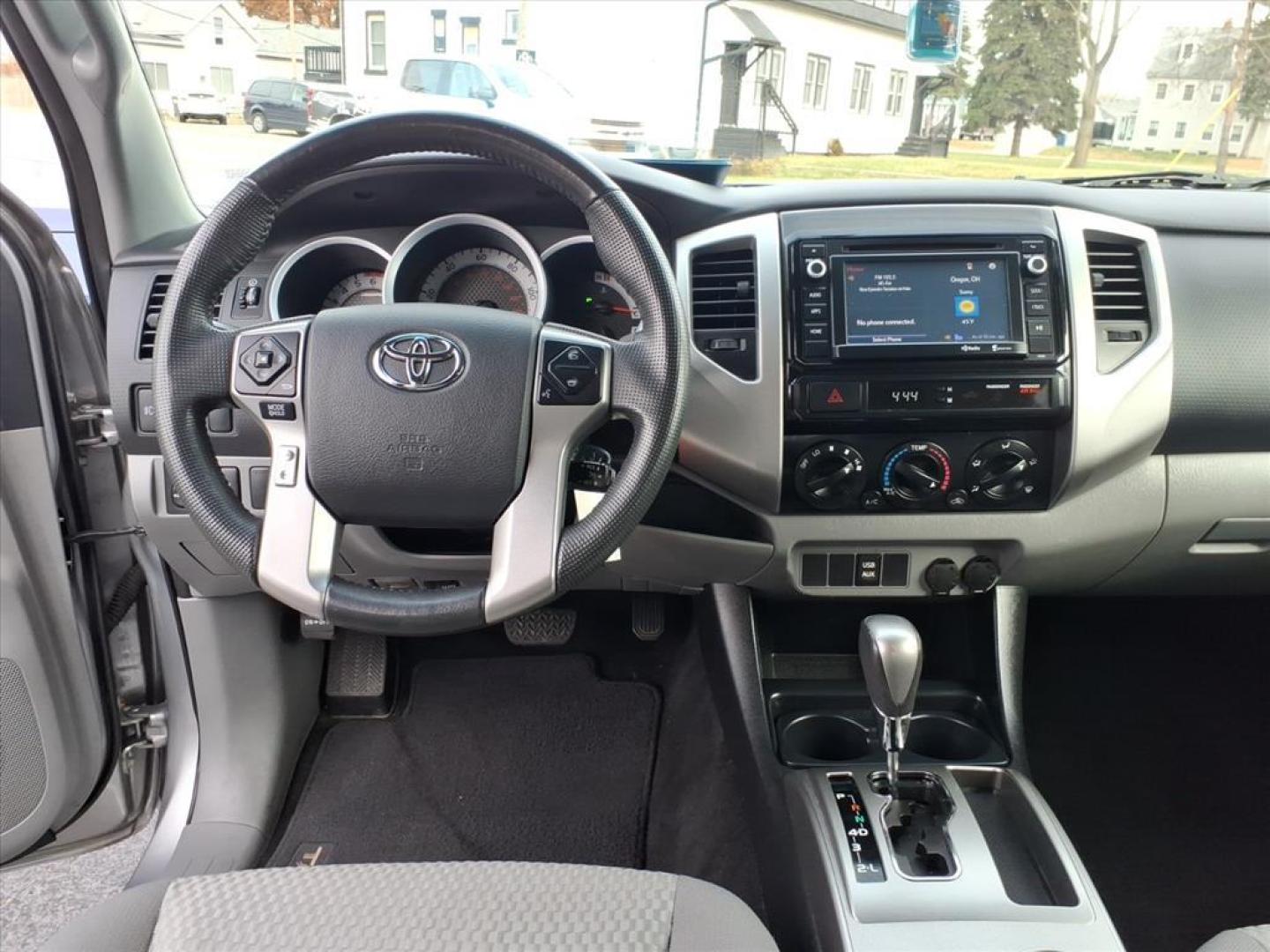 2014 Silver Sky Metallic Toyota Tacoma PreRunner V6 (5TFJU4GN5EX) with an 4.0L 4.0L V6 236hp 266ft. lbs. Sequential Electronic Fuel Injection engine, 5-Speed Automatic transmission, located at 5505 N. Summit St., Toledo, OH, 43611, (419) 729-2688, 41.654953, -83.530014 - Photo#3