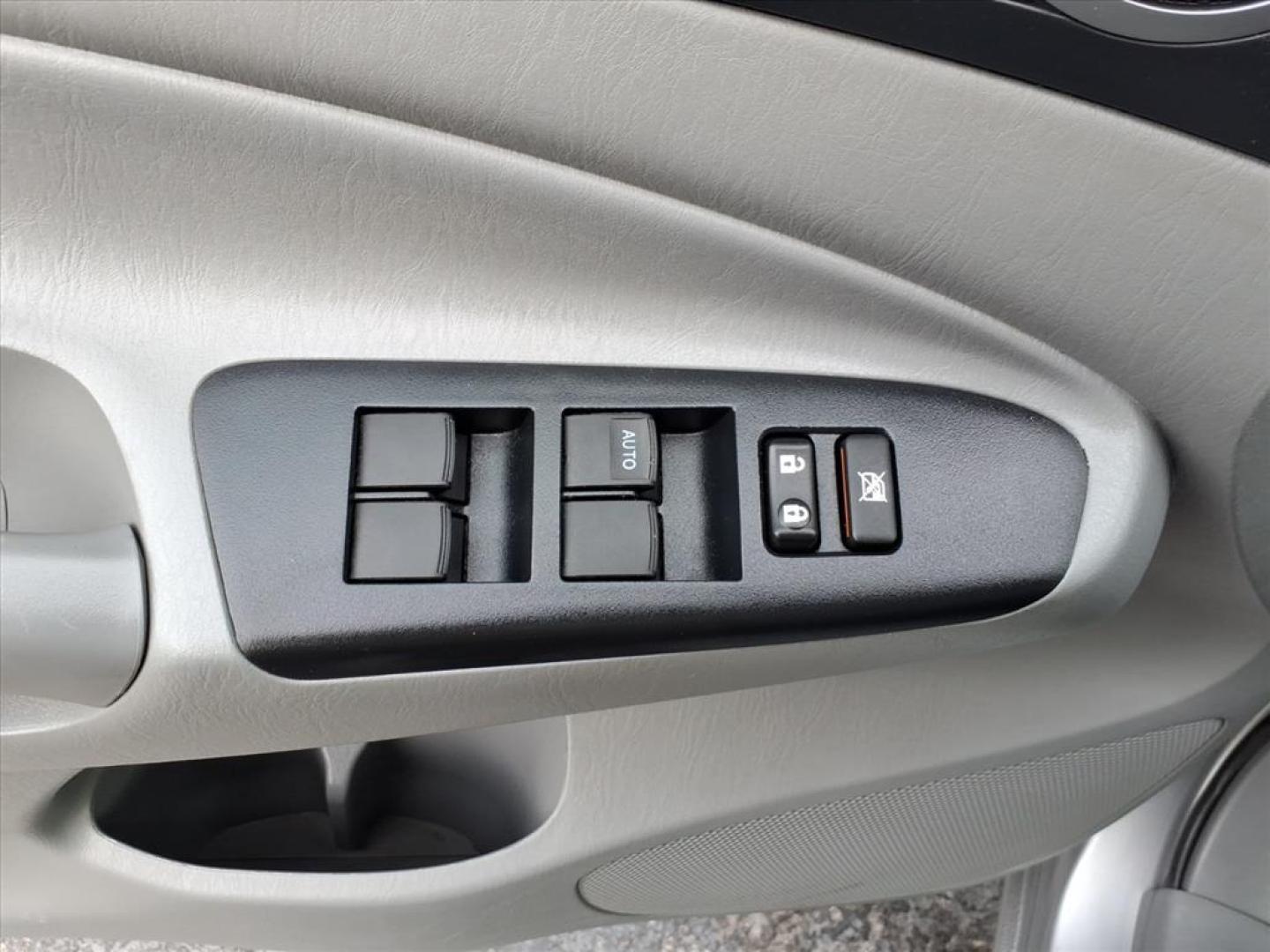 2014 Silver Sky Metallic Toyota Tacoma PreRunner V6 (5TFJU4GN5EX) with an 4.0L 4.0L V6 236hp 266ft. lbs. Sequential Electronic Fuel Injection engine, 5-Speed Automatic transmission, located at 5505 N. Summit St., Toledo, OH, 43611, (419) 729-2688, 41.654953, -83.530014 - Photo#5