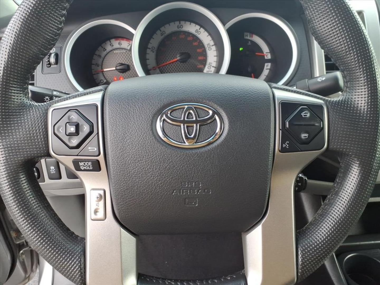 2014 Silver Sky Metallic Toyota Tacoma PreRunner V6 (5TFJU4GN5EX) with an 4.0L 4.0L V6 236hp 266ft. lbs. Sequential Electronic Fuel Injection engine, 5-Speed Automatic transmission, located at 5505 N. Summit St., Toledo, OH, 43611, (419) 729-2688, 41.654953, -83.530014 - Photo#6