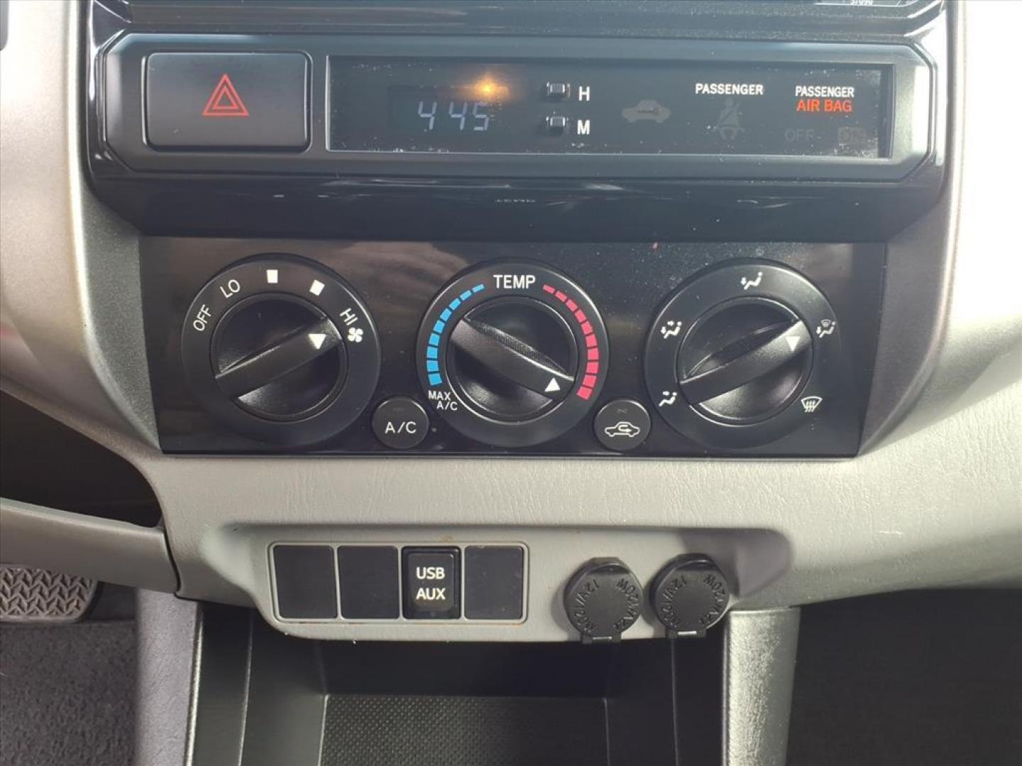 2014 Silver Sky Metallic Toyota Tacoma PreRunner V6 (5TFJU4GN5EX) with an 4.0L 4.0L V6 236hp 266ft. lbs. Sequential Electronic Fuel Injection engine, 5-Speed Automatic transmission, located at 5505 N. Summit St., Toledo, OH, 43611, (419) 729-2688, 41.654953, -83.530014 - Photo#10