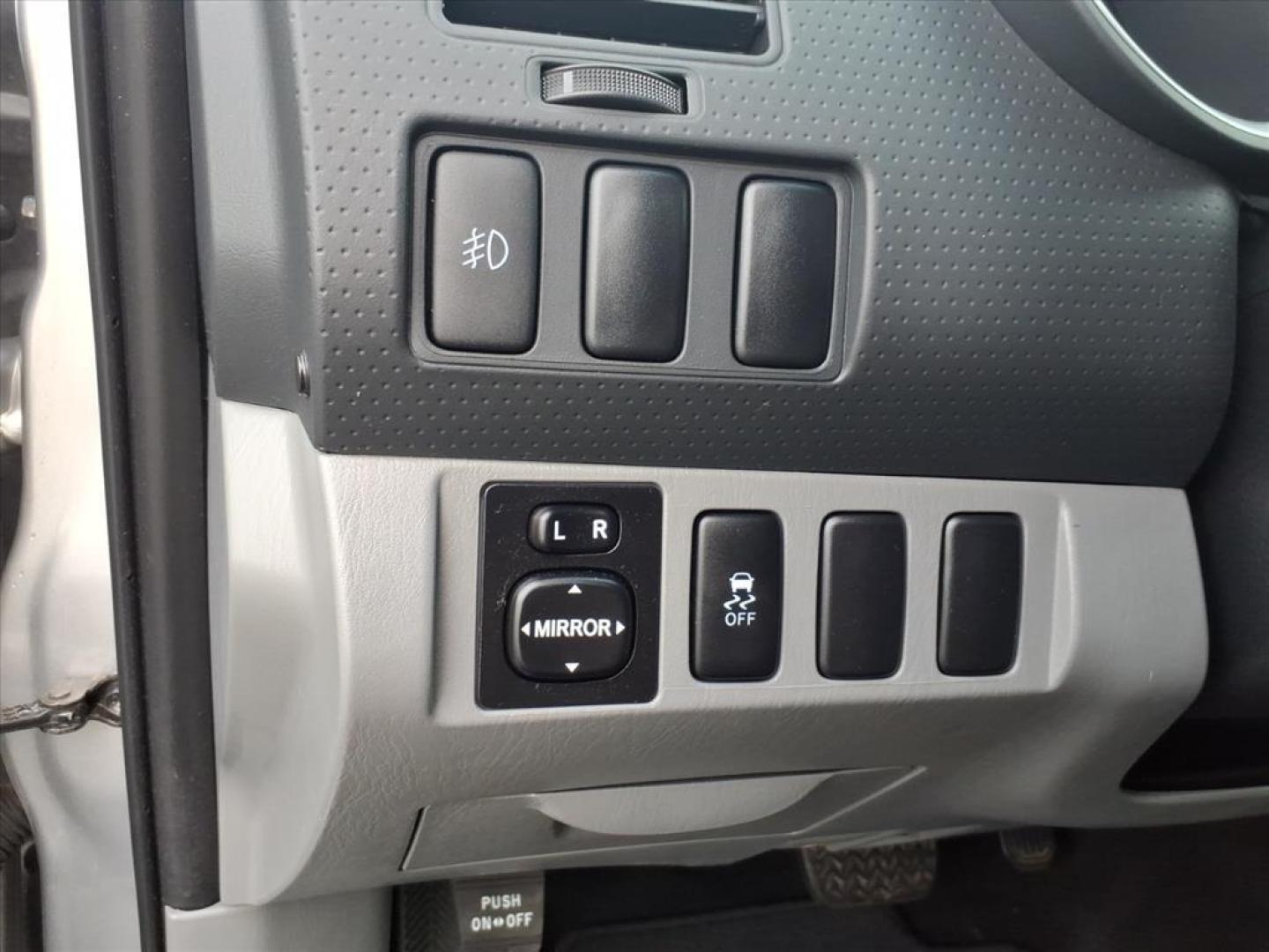 2014 Silver Sky Metallic Toyota Tacoma PreRunner V6 (5TFJU4GN5EX) with an 4.0L 4.0L V6 236hp 266ft. lbs. Sequential Electronic Fuel Injection engine, 5-Speed Automatic transmission, located at 5505 N. Summit St., Toledo, OH, 43611, (419) 729-2688, 41.654953, -83.530014 - Photo#13