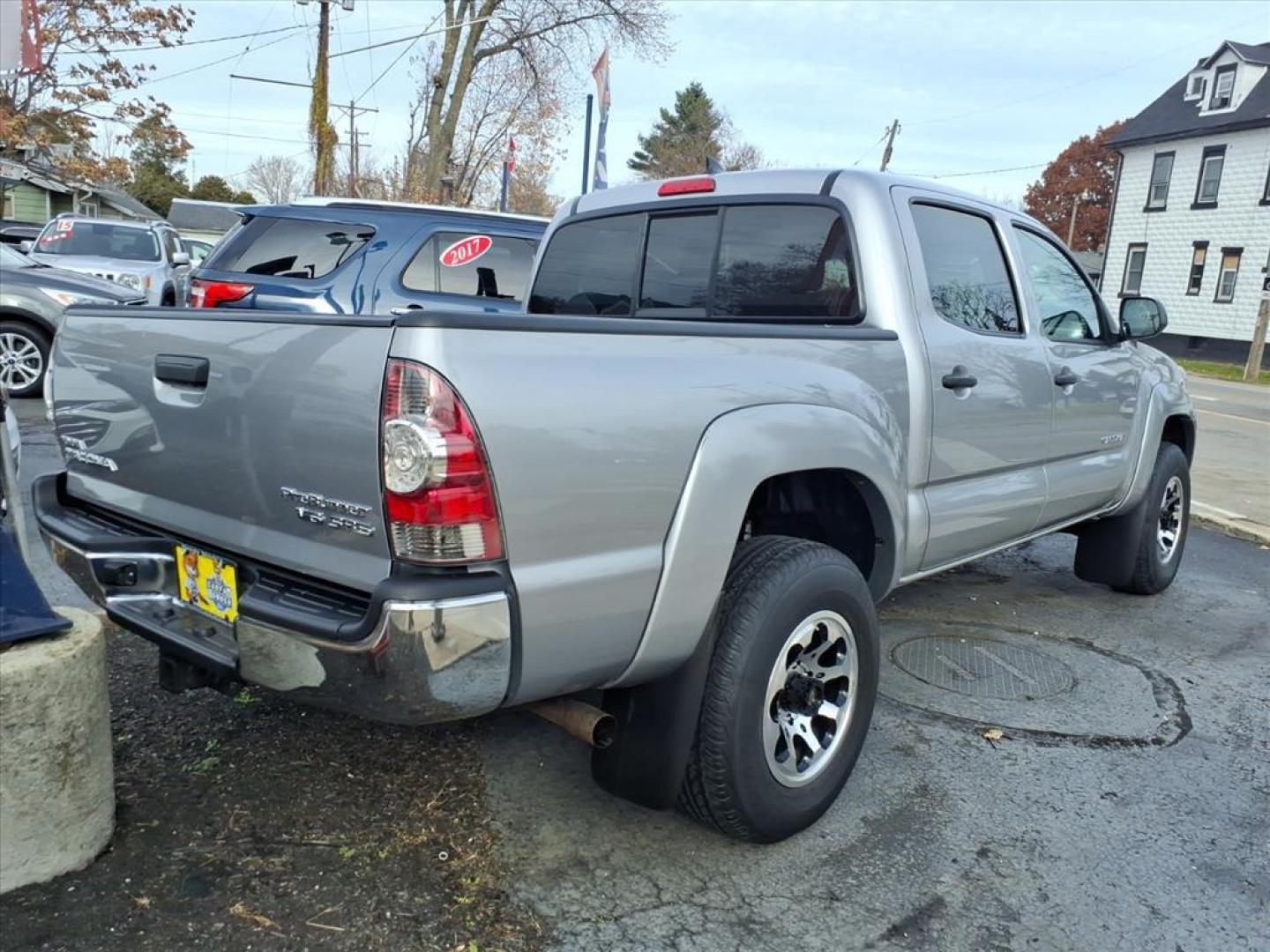 2014 Silver Sky Metallic Toyota Tacoma PreRunner V6 (5TFJU4GN5EX) with an 4.0L 4.0L V6 236hp 266ft. lbs. Sequential Electronic Fuel Injection engine, 5-Speed Automatic transmission, located at 5505 N. Summit St., Toledo, OH, 43611, (419) 729-2688, 41.654953, -83.530014 - Photo#19