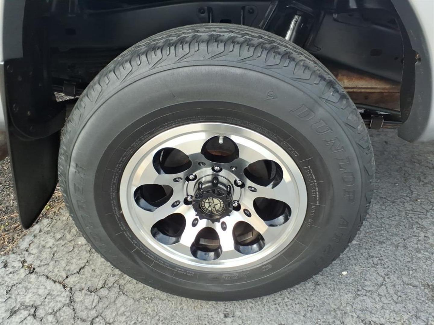 2014 Silver Sky Metallic Toyota Tacoma PreRunner V6 (5TFJU4GN5EX) with an 4.0L 4.0L V6 236hp 266ft. lbs. Sequential Electronic Fuel Injection engine, 5-Speed Automatic transmission, located at 5505 N. Summit St., Toledo, OH, 43611, (419) 729-2688, 41.654953, -83.530014 - Photo#20