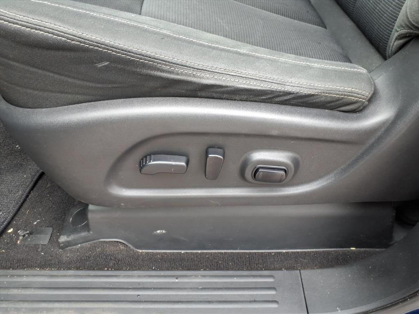 2017 Deep Blue Pearl Rbg Nissan Titan SV (1N6AA1E5XHN) with an 5.6L 5.6L V8 390hp 394ft. lbs. Direct Injection engine, 7-Speed Shiftable Automatic transmission, located at 5505 N. Summit St., Toledo, OH, 43611, (419) 729-2688, 41.654953, -83.530014 - Photo#2