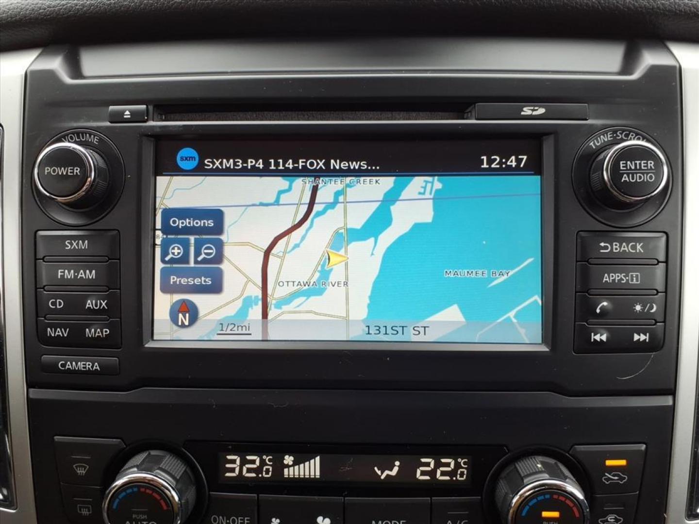 2017 Deep Blue Pearl Rbg Nissan Titan SV (1N6AA1E5XHN) with an 5.6L 5.6L V8 390hp 394ft. lbs. Direct Injection engine, 7-Speed Shiftable Automatic transmission, located at 5505 N. Summit St., Toledo, OH, 43611, (419) 729-2688, 41.654953, -83.530014 - Photo#14