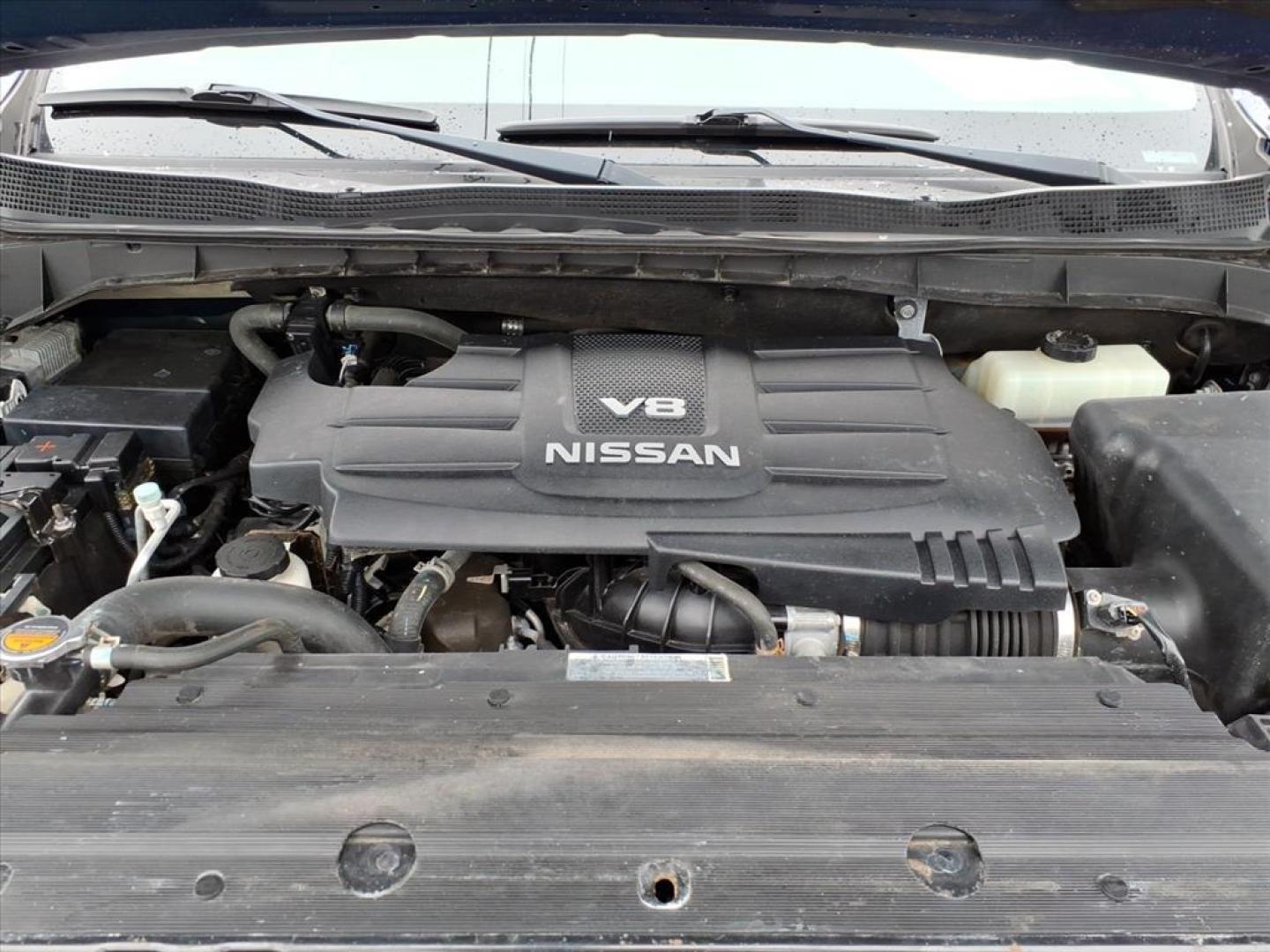 2017 Deep Blue Pearl Rbg Nissan Titan SV (1N6AA1E5XHN) with an 5.6L 5.6L V8 390hp 394ft. lbs. Direct Injection engine, 7-Speed Shiftable Automatic transmission, located at 5505 N. Summit St., Toledo, OH, 43611, (419) 729-2688, 41.654953, -83.530014 - Photo#18