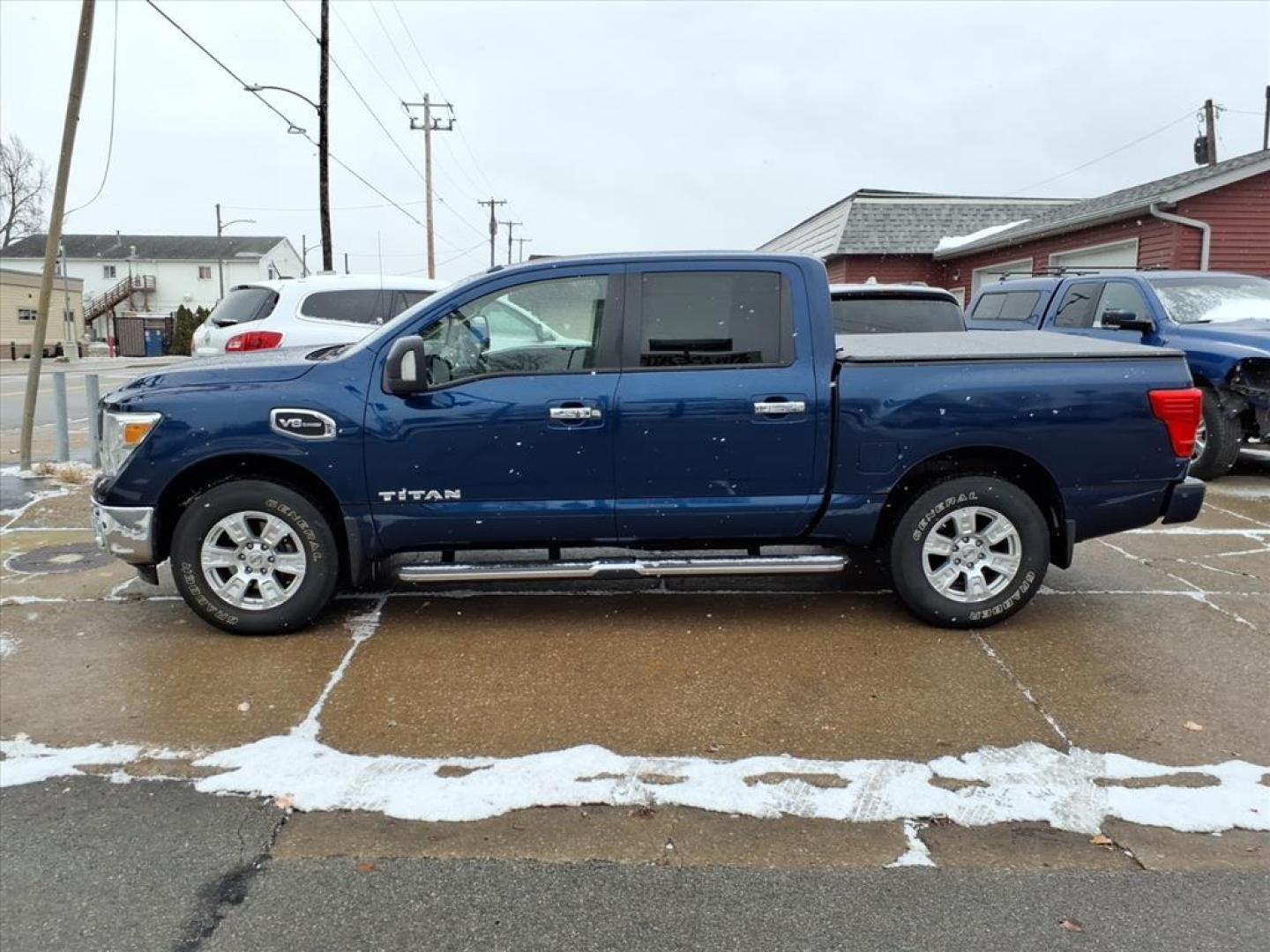 2017 Deep Blue Pearl Rbg Nissan Titan SV (1N6AA1E5XHN) with an 5.6L 5.6L V8 390hp 394ft. lbs. Direct Injection engine, 7-Speed Shiftable Automatic transmission, located at 5505 N. Summit St., Toledo, OH, 43611, (419) 729-2688, 41.654953, -83.530014 - Photo#22