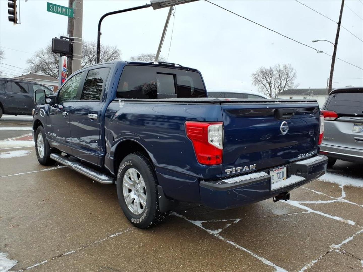 2017 Deep Blue Pearl Rbg Nissan Titan SV (1N6AA1E5XHN) with an 5.6L 5.6L V8 390hp 394ft. lbs. Direct Injection engine, 7-Speed Shiftable Automatic transmission, located at 5505 N. Summit St., Toledo, OH, 43611, (419) 729-2688, 41.654953, -83.530014 - Photo#23