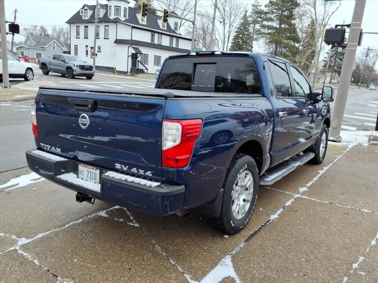 2017 Deep Blue Pearl Rbg Nissan Titan SV (1N6AA1E5XHN) with an 5.6L 5.6L V8 390hp 394ft. lbs. Direct Injection engine, 7-Speed Shiftable Automatic transmission, located at 5505 N. Summit St., Toledo, OH, 43611, (419) 729-2688, 41.654953, -83.530014 - Photo#25