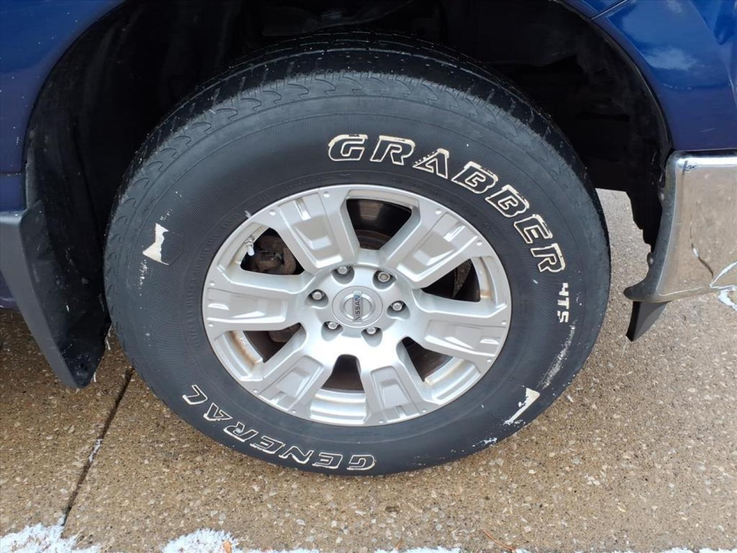 2017 Deep Blue Pearl Rbg Nissan Titan SV (1N6AA1E5XHN) with an 5.6L 5.6L V8 390hp 394ft. lbs. Direct Injection engine, 7-Speed Shiftable Automatic transmission, located at 5505 N. Summit St., Toledo, OH, 43611, (419) 729-2688, 41.654953, -83.530014 - Photo#27