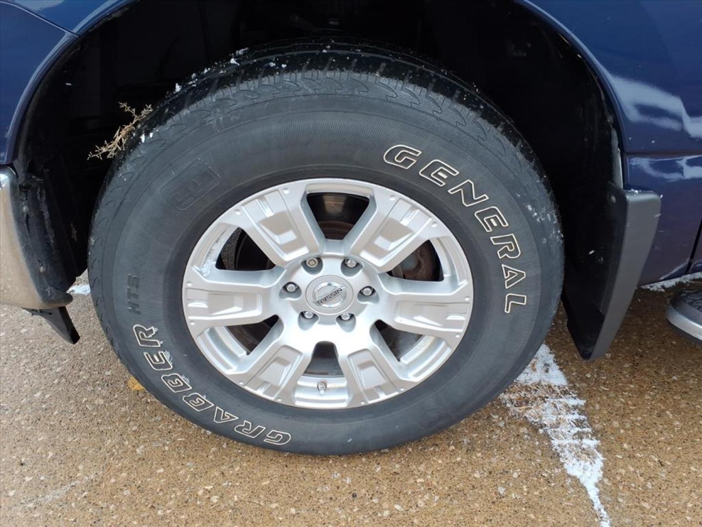 2017 Deep Blue Pearl Rbg Nissan Titan SV (1N6AA1E5XHN) with an 5.6L 5.6L V8 390hp 394ft. lbs. Direct Injection engine, 7-Speed Shiftable Automatic transmission, located at 5505 N. Summit St., Toledo, OH, 43611, (419) 729-2688, 41.654953, -83.530014 - Photo#28