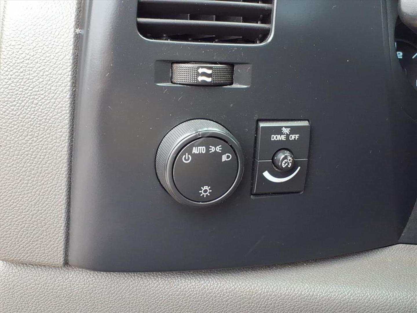 2009 Summit White 50u Chevrolet Silverado 1500 Work Truck (1GCEC14X29Z) with an 4.3L Vortec 4.3L V6 195hp 260ft. lbs. Sequential-Port F.I. engine, 4-Speed Automatic transmission, located at 5505 N. Summit St., Toledo, OH, 43611, (419) 729-2688, 41.654953, -83.530014 - Photo#9