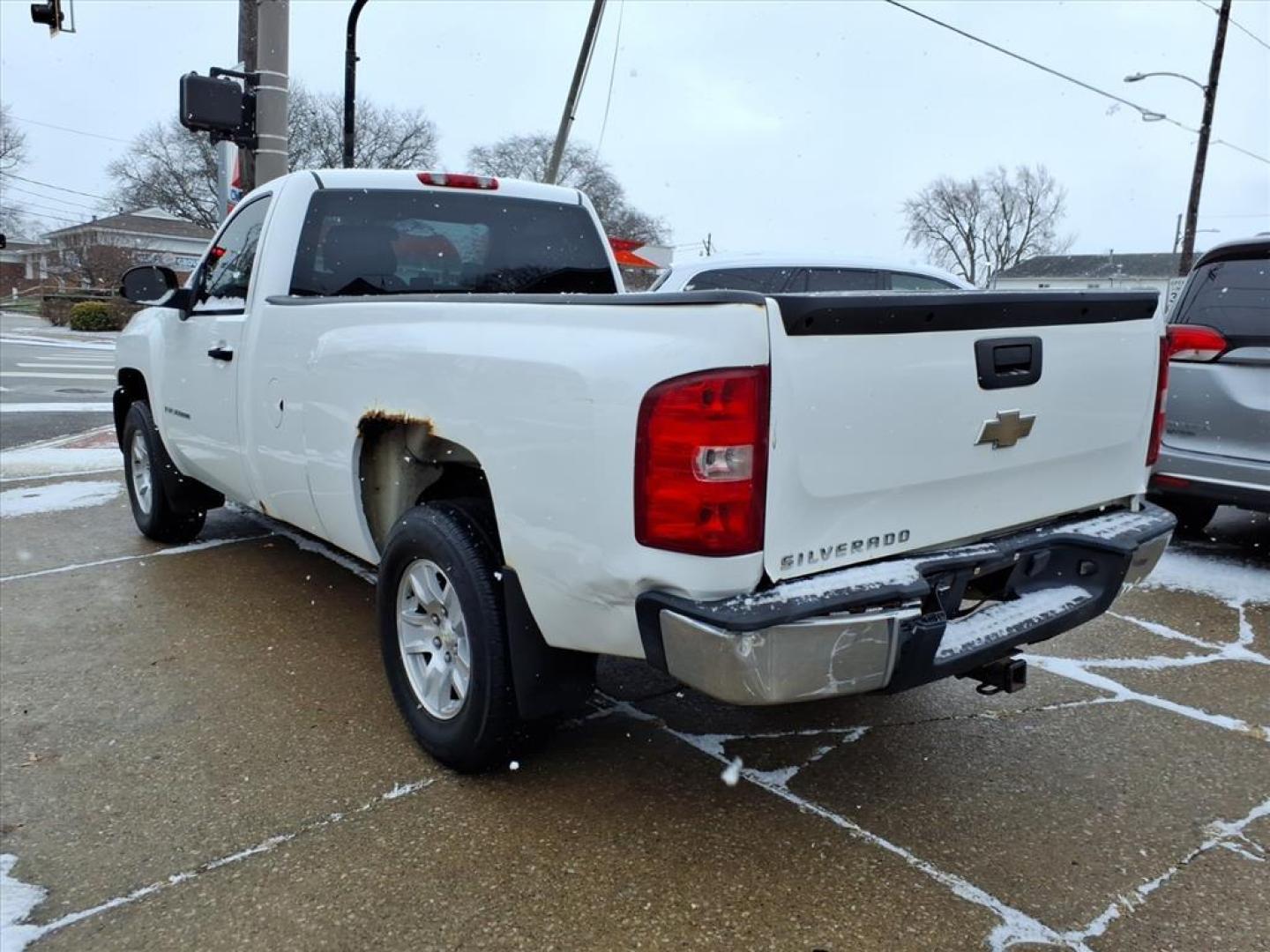 2009 Summit White 50u Chevrolet Silverado 1500 Work Truck (1GCEC14X29Z) with an 4.3L Vortec 4.3L V6 195hp 260ft. lbs. Sequential-Port F.I. engine, 4-Speed Automatic transmission, located at 5505 N. Summit St., Toledo, OH, 43611, (419) 729-2688, 41.654953, -83.530014 - Photo#15