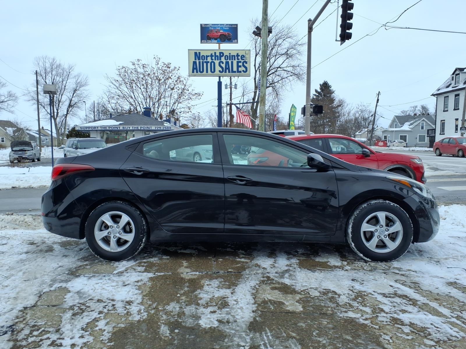 photo of 2015 Hyundai ELANTRA SE