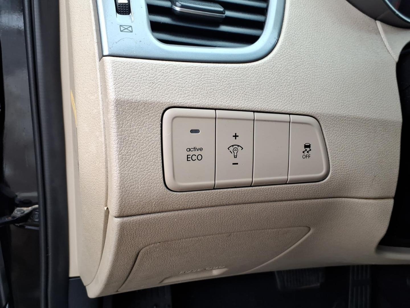 2015 Black Diamond Hyundai ELANTRA SE (5NPDH4AE6FH) with an 1.8L 1.8L I4 145hp 130ft. lbs. Sequential Multiport Fuel Injection engine, 6-Speed Shiftable Automatic transmission, located at 5505 N. Summit St., Toledo, OH, 43611, (419) 729-2688, 41.654953, -83.530014 - Photo#12