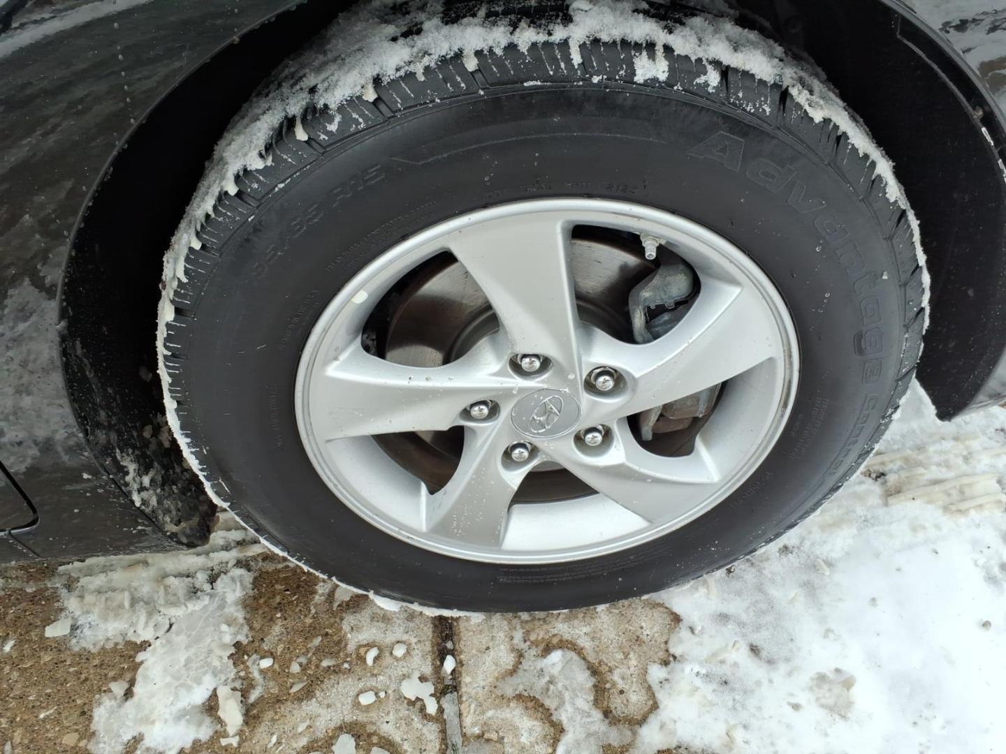 2015 Black Diamond Hyundai ELANTRA SE (5NPDH4AE6FH) with an 1.8L 1.8L I4 145hp 130ft. lbs. Sequential Multiport Fuel Injection engine, 6-Speed Shiftable Automatic transmission, located at 5505 N. Summit St., Toledo, OH, 43611, (419) 729-2688, 41.654953, -83.530014 - Photo#20