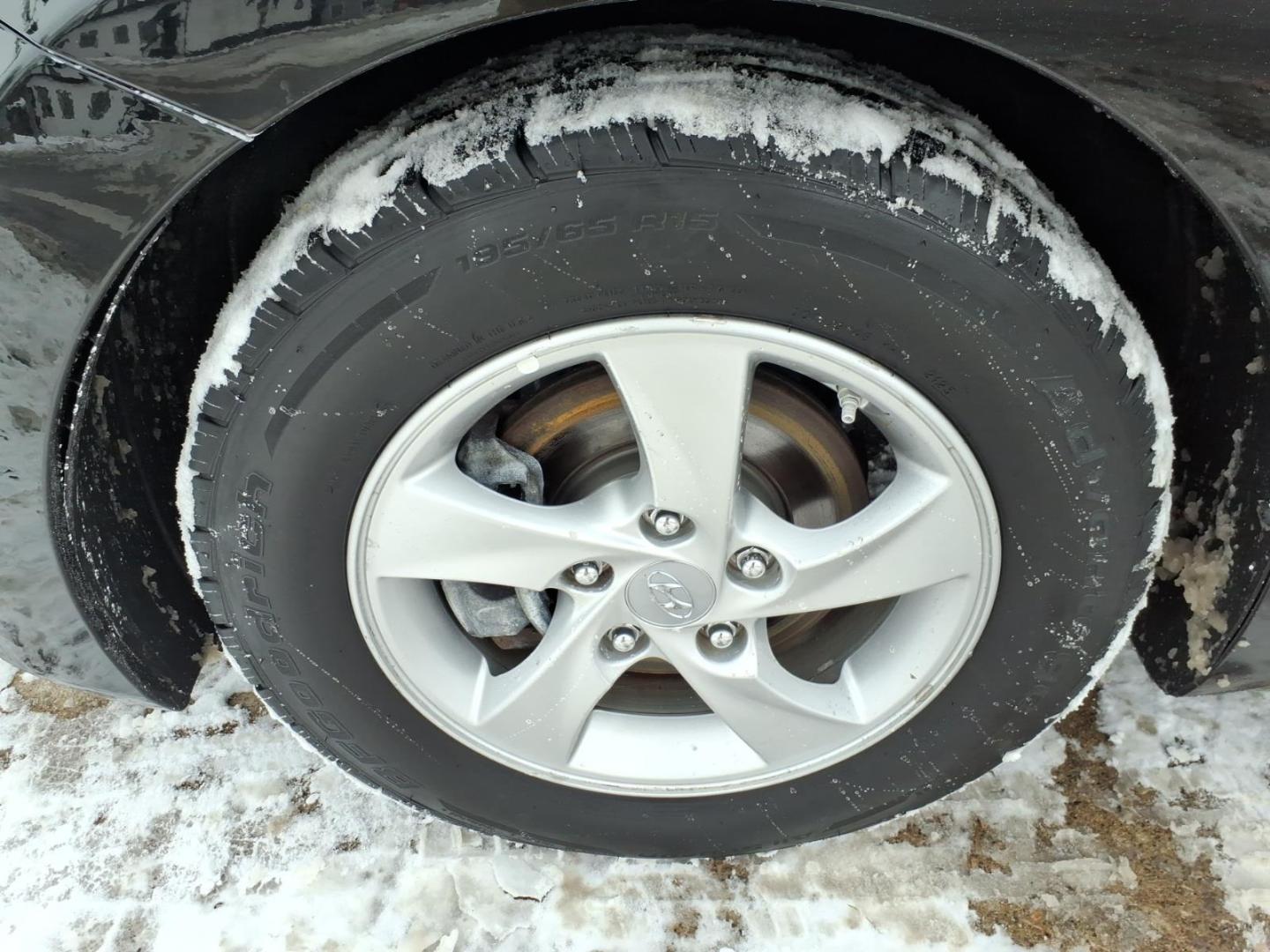 2015 Black Diamond Hyundai ELANTRA SE (5NPDH4AE6FH) with an 1.8L 1.8L I4 145hp 130ft. lbs. Sequential Multiport Fuel Injection engine, 6-Speed Shiftable Automatic transmission, located at 5505 N. Summit St., Toledo, OH, 43611, (419) 729-2688, 41.654953, -83.530014 - Photo#21