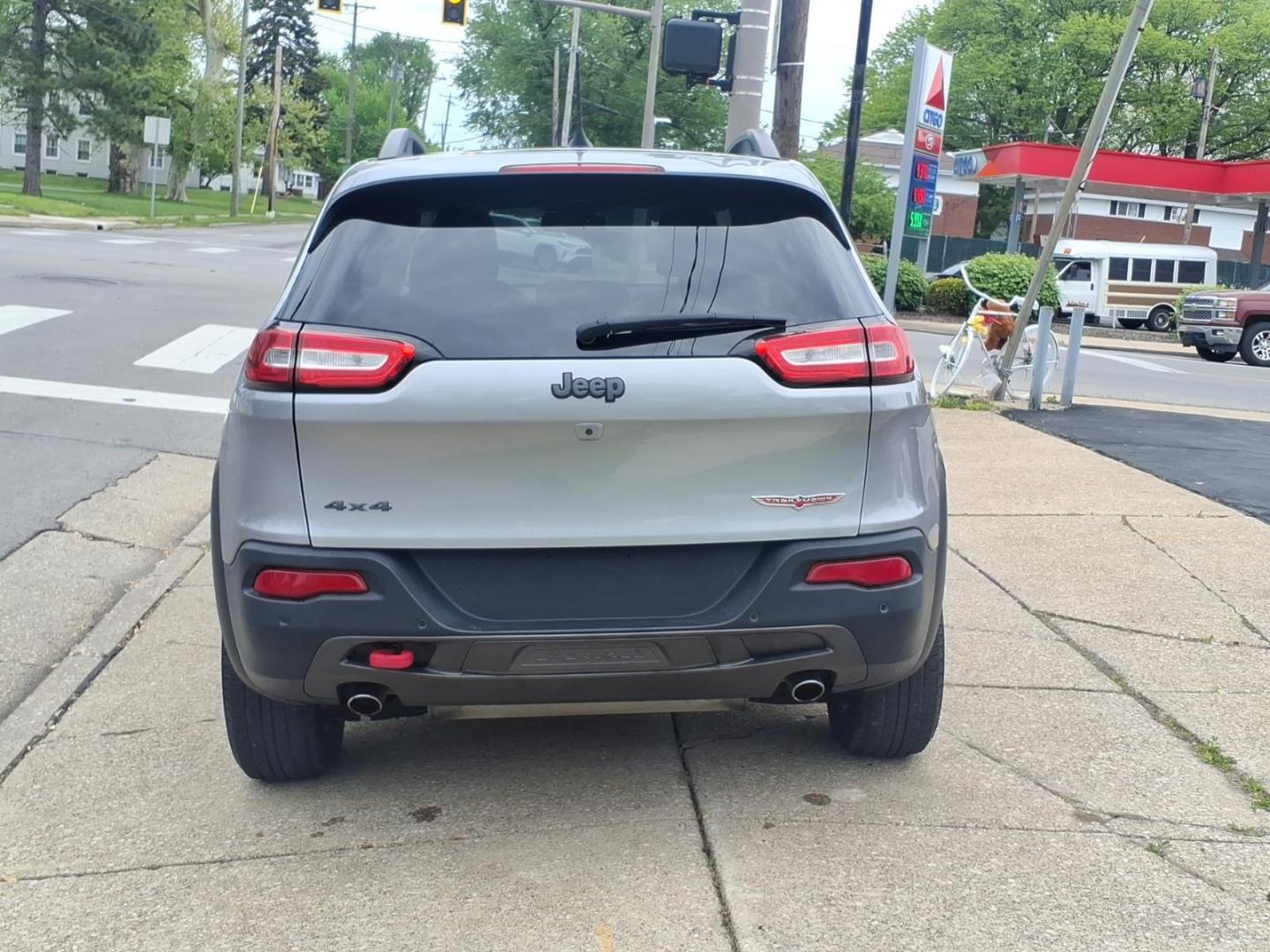 2016 Billet Silver Metallic Clear Coat Psc Jeep Cherokee Trailhawk (1C4PJMBS8GW) with an 3.2L 3.2L V6 271hp 239ft. lbs. Sequential Multiport Fuel Injection engine, 4WD 9-Speed Shiftable Automatic transmission, located at 5505 N. Summit St., Toledo, OH, 43611, (419) 729-2688, 41.654953, -83.530014 - Photo#17
