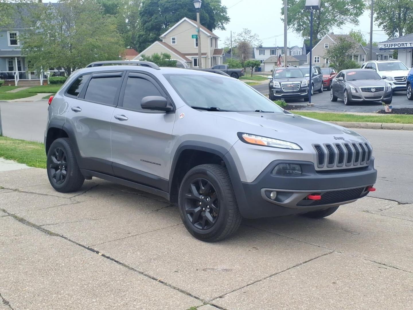 2016 Billet Silver Metallic Clear Coat Psc Jeep Cherokee Trailhawk (1C4PJMBS8GW) with an 3.2L 3.2L V6 271hp 239ft. lbs. Sequential Multiport Fuel Injection engine, 4WD 9-Speed Shiftable Automatic transmission, located at 5505 N. Summit St., Toledo, OH, 43611, (419) 729-2688, 41.654953, -83.530014 - Photo#19