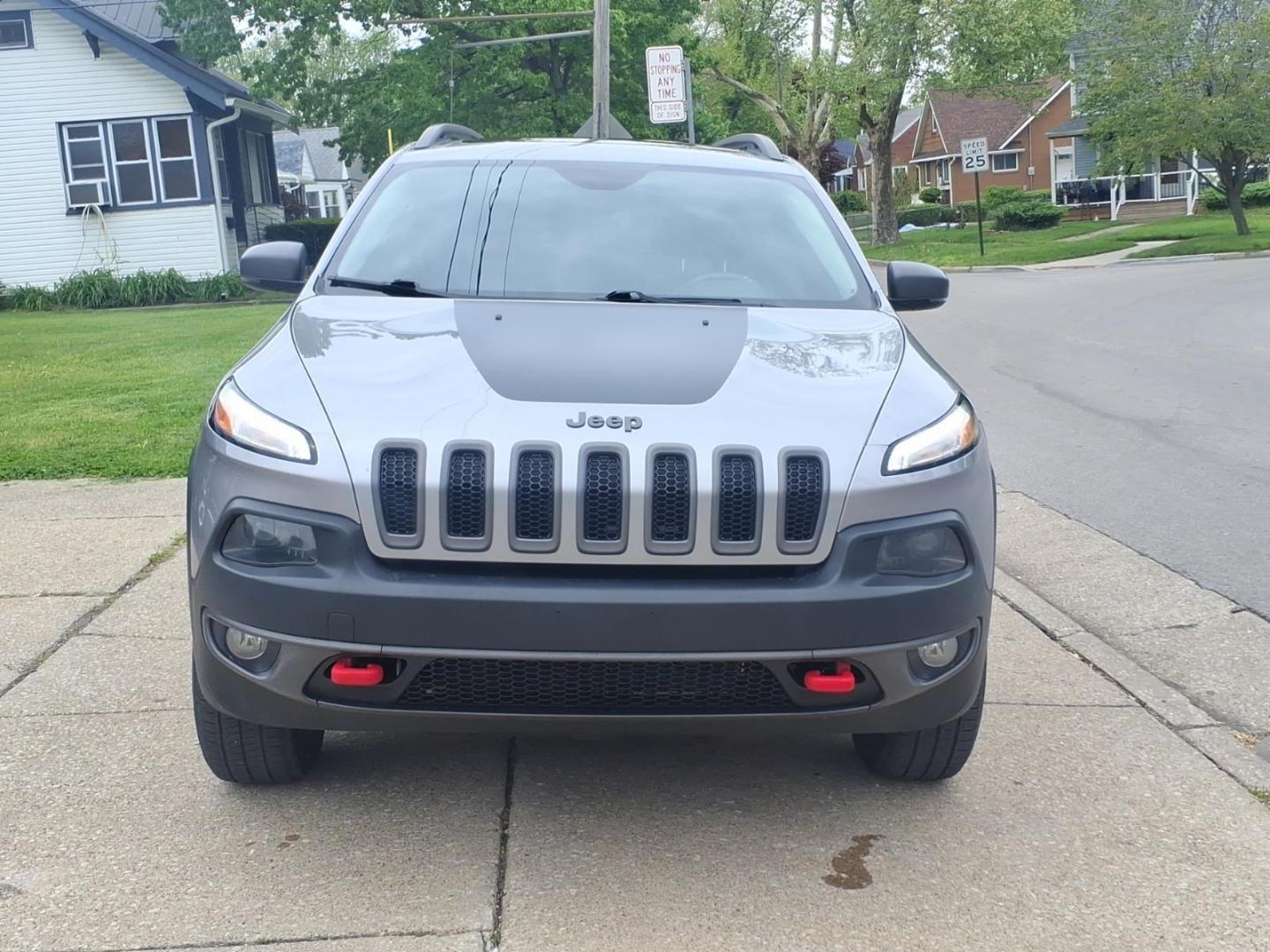 2016 Billet Silver Metallic Clear Coat Psc Jeep Cherokee Trailhawk (1C4PJMBS8GW) with an 3.2L 3.2L V6 271hp 239ft. lbs. Sequential Multiport Fuel Injection engine, 4WD 9-Speed Shiftable Automatic transmission, located at 5505 N. Summit St., Toledo, OH, 43611, (419) 729-2688, 41.654953, -83.530014 - Photo#20